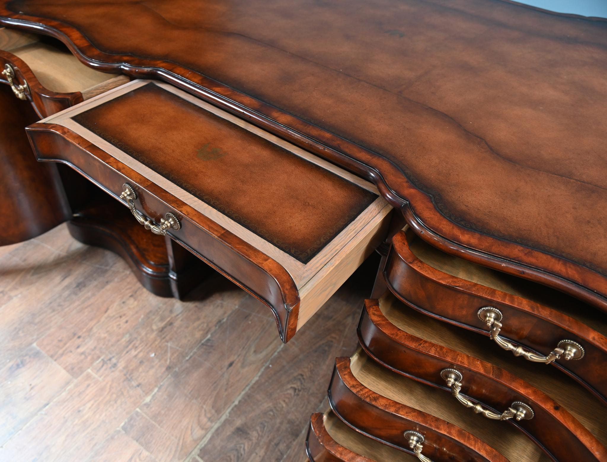 George III Partners Desk Serpentine Althorp House in vendita 1