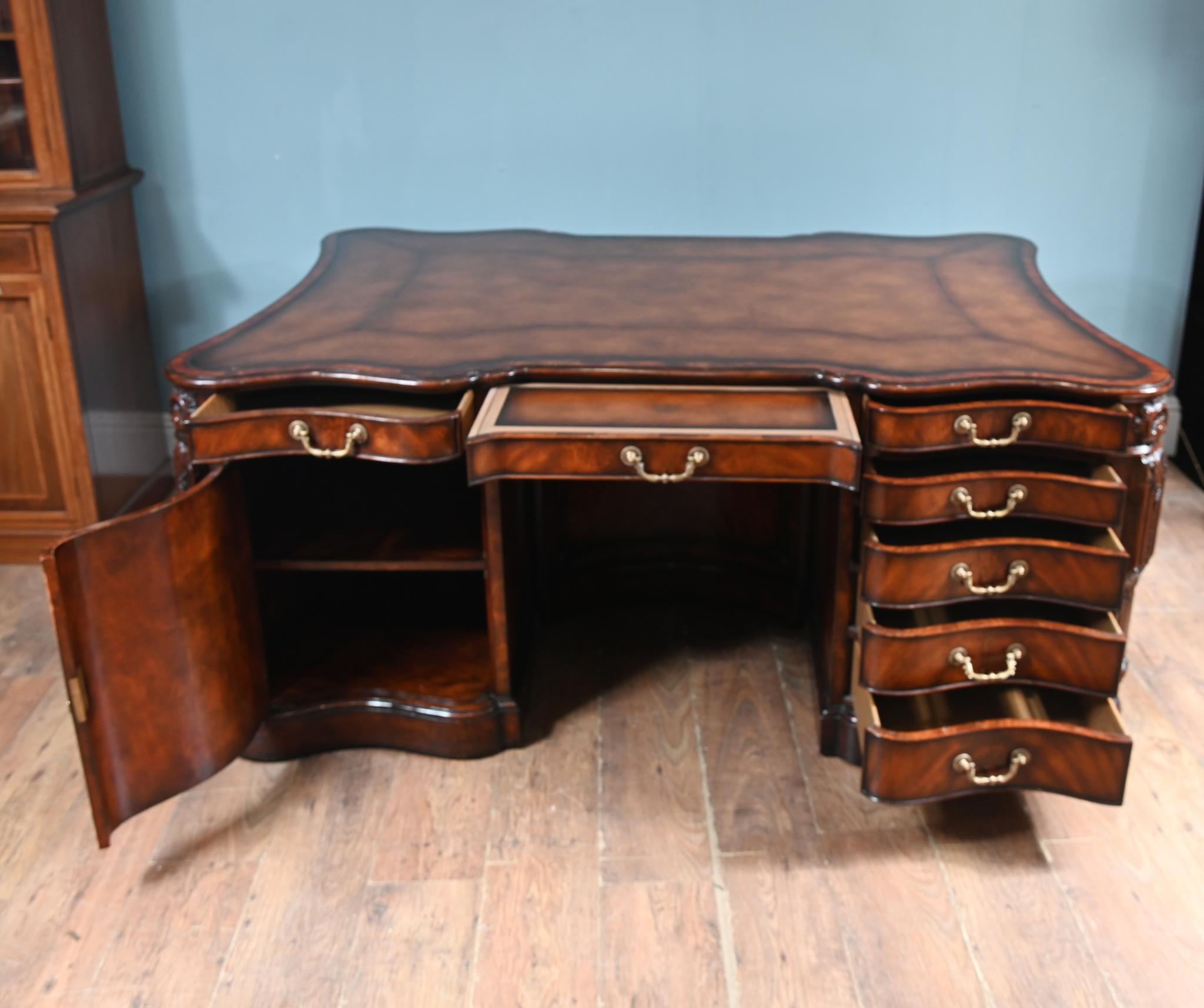 George III Partners Desk Serpentine Althorp House in vendita 3