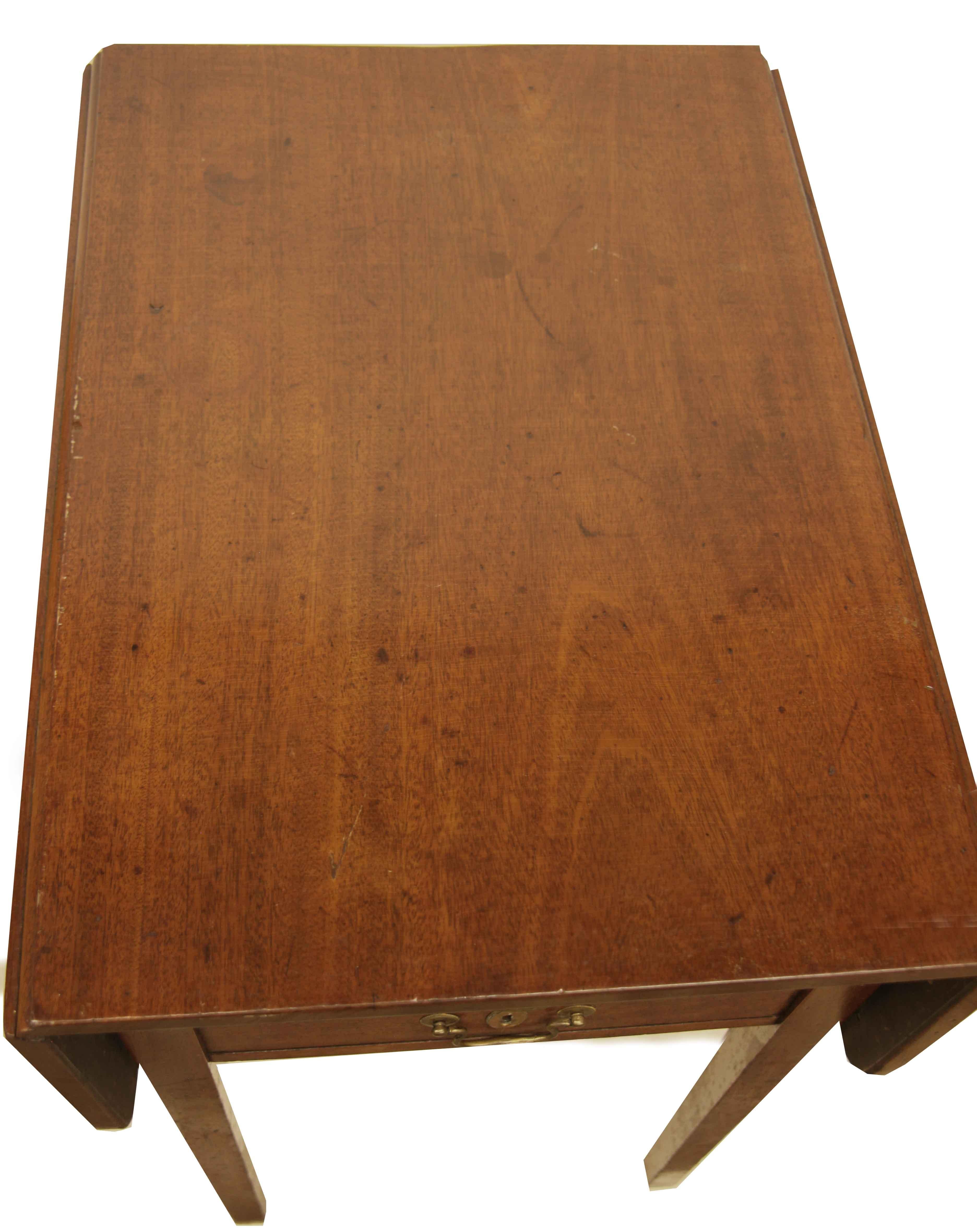 George III Pembroke Table In Good Condition For Sale In Wilson, NC