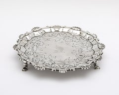Vassoio d'argento con piede del periodo Giorgio III (1764)