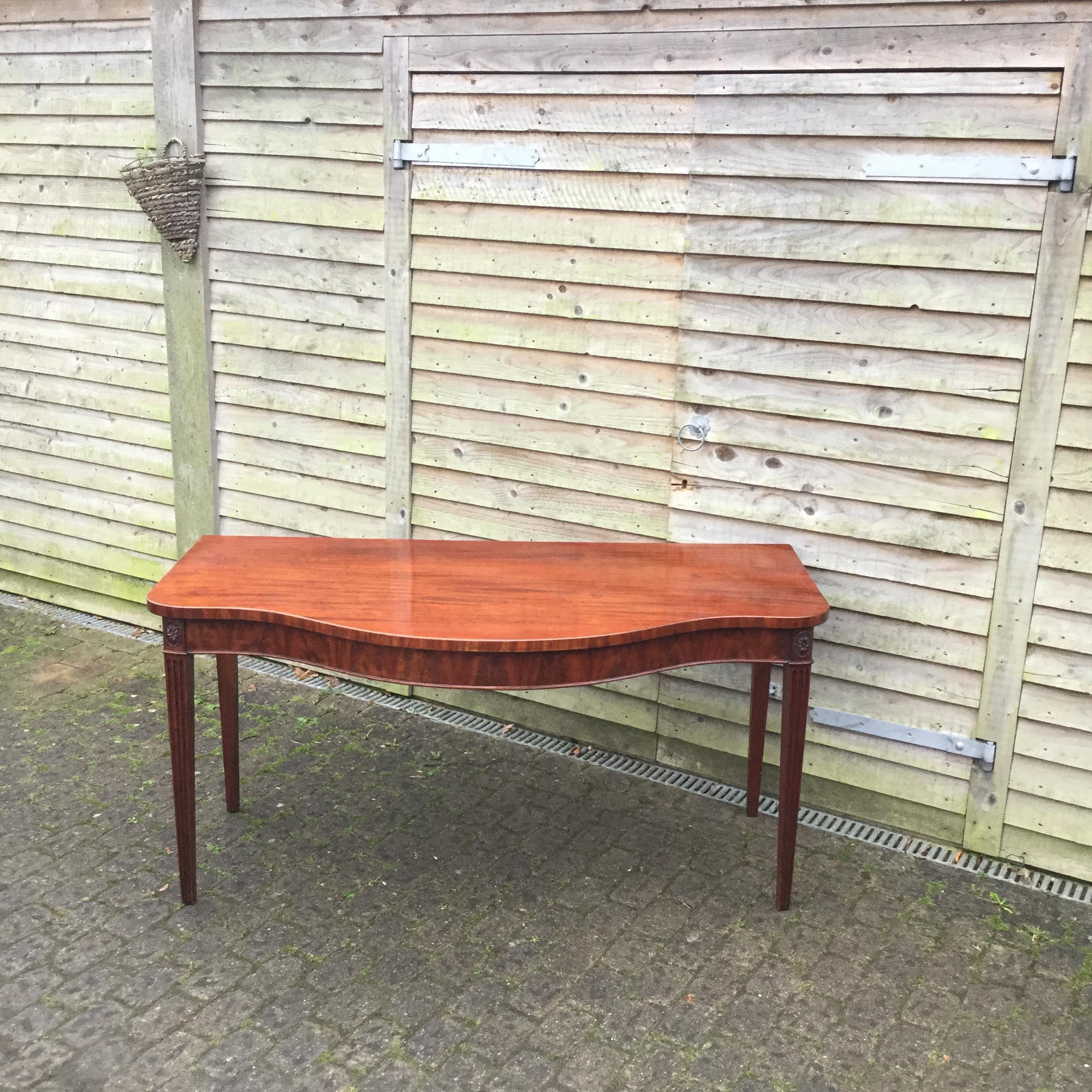 English George III Period 18th Century Mahogany Serving Table For Sale