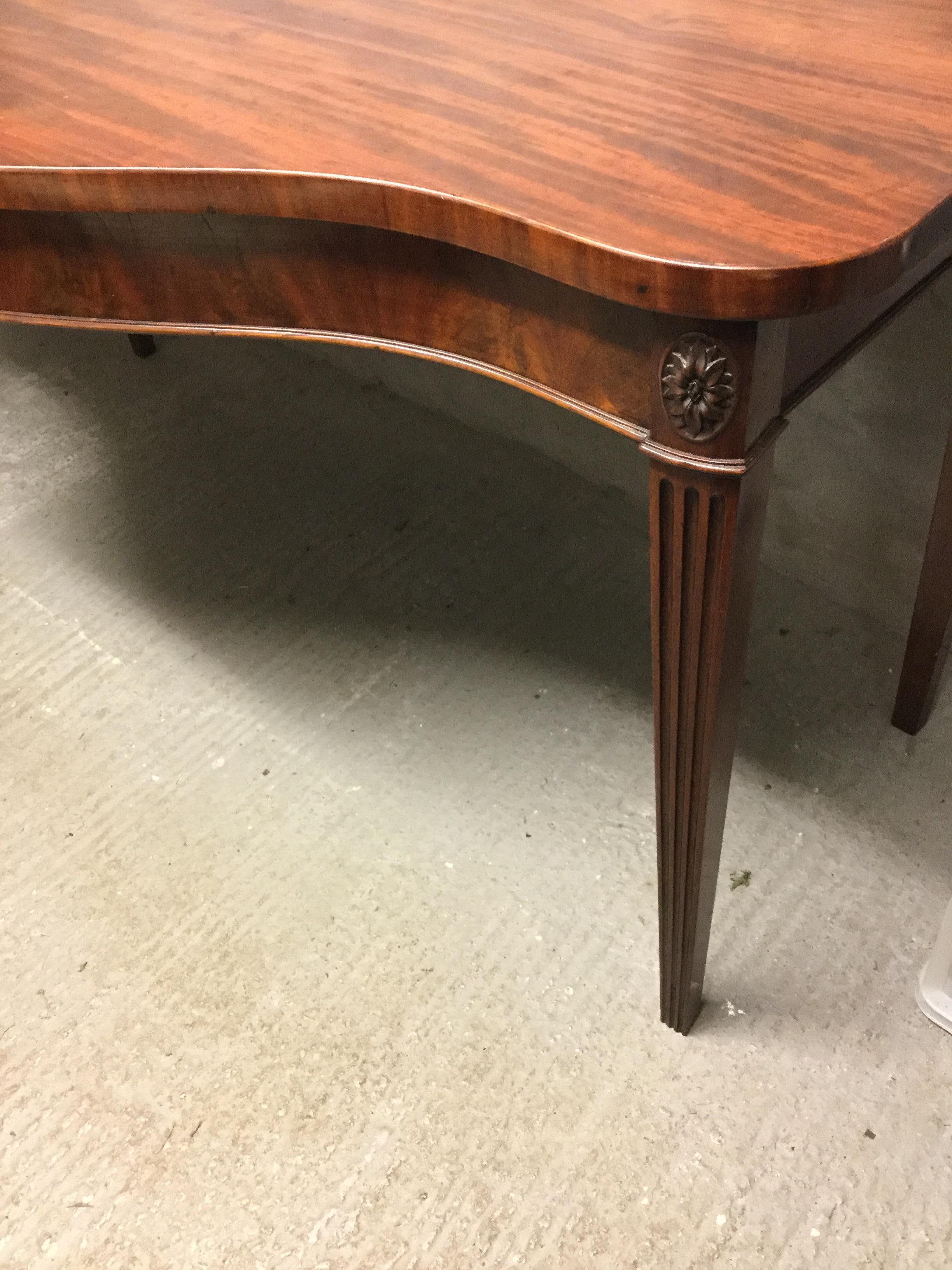 George III Period 18th Century Mahogany Serving Table In Fair Condition For Sale In Bradford on Avon, GB