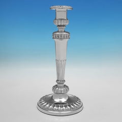 Par de candelabros antiguos de plata de ley del periodo Jorge III del siglo XIX