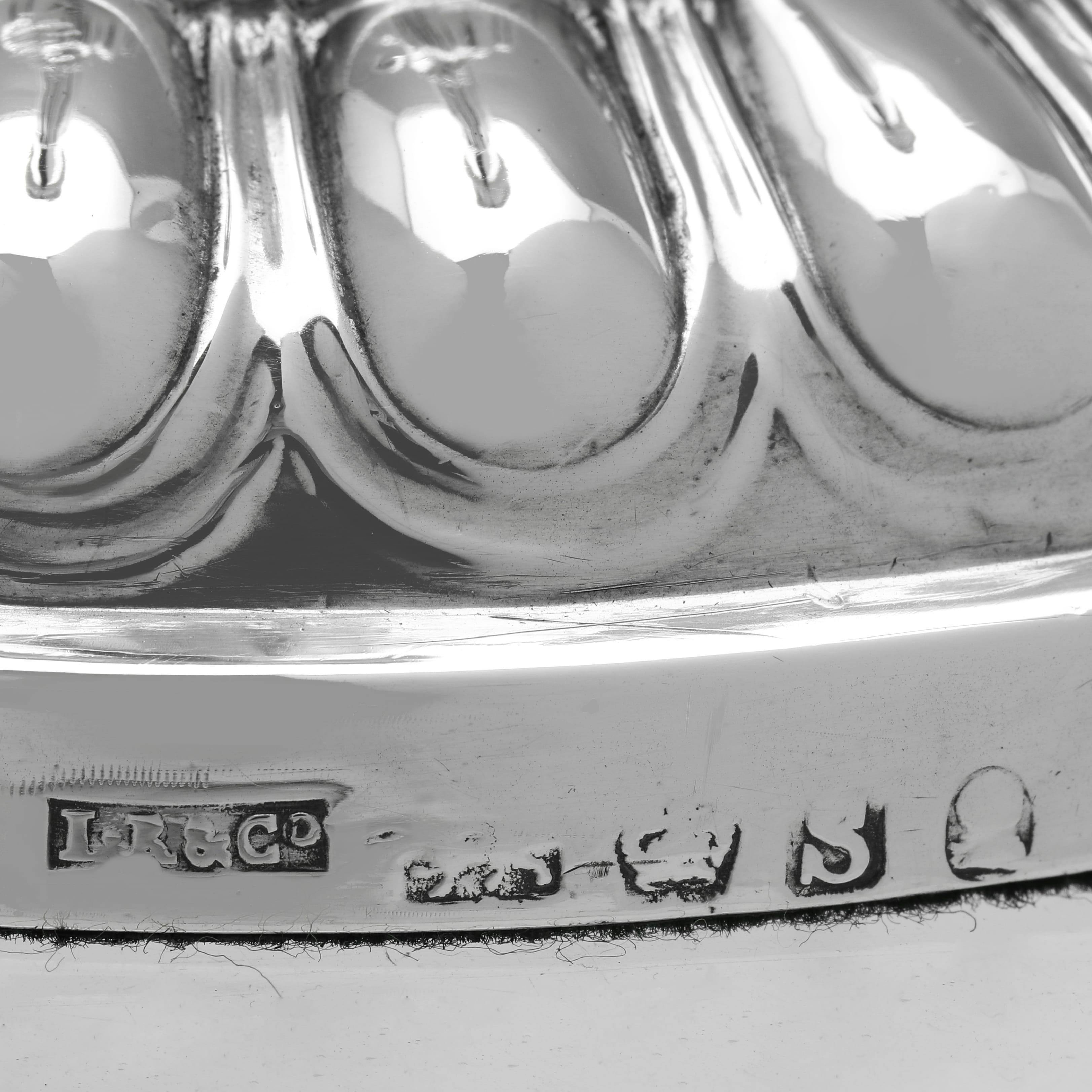 Coppia di candelieri antichi in argento sterling del XIX secolo del periodo Giorgio III in vendita 1