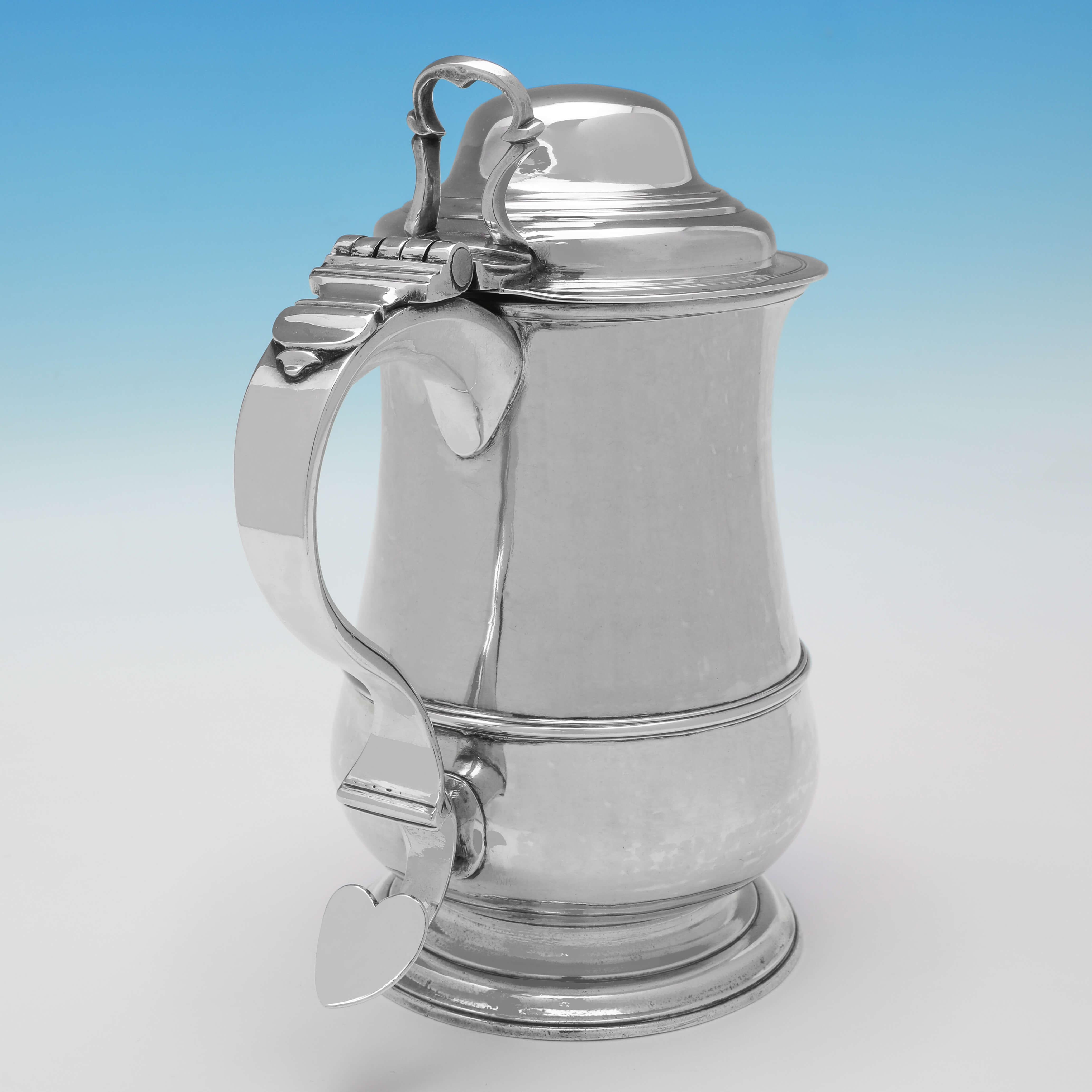 English George III Period Antique Sterling Silver Tankard, London 1781 William Cox III For Sale