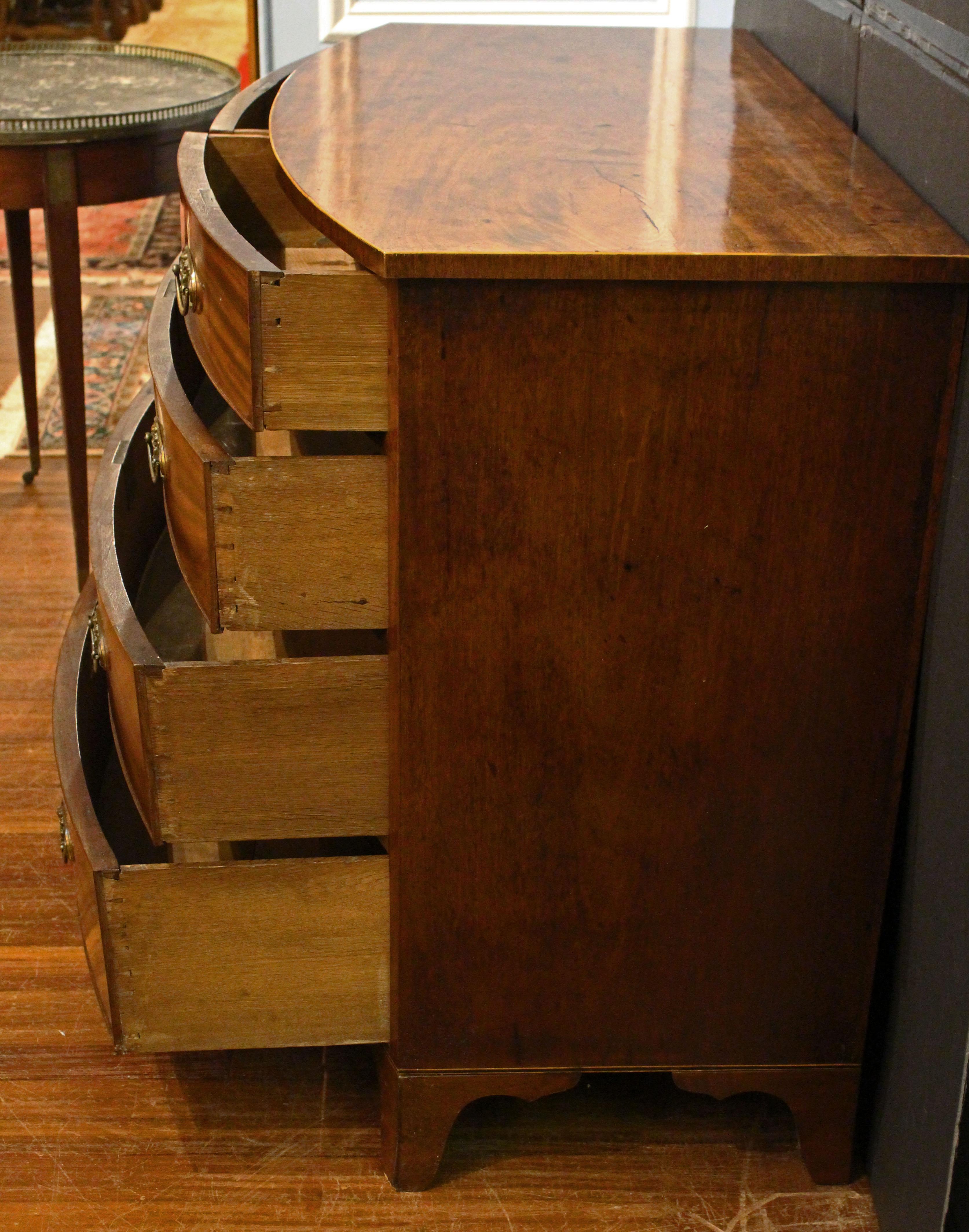 George III Period English Bowfront Chest of Drawers In Good Condition In Chapel Hill, NC