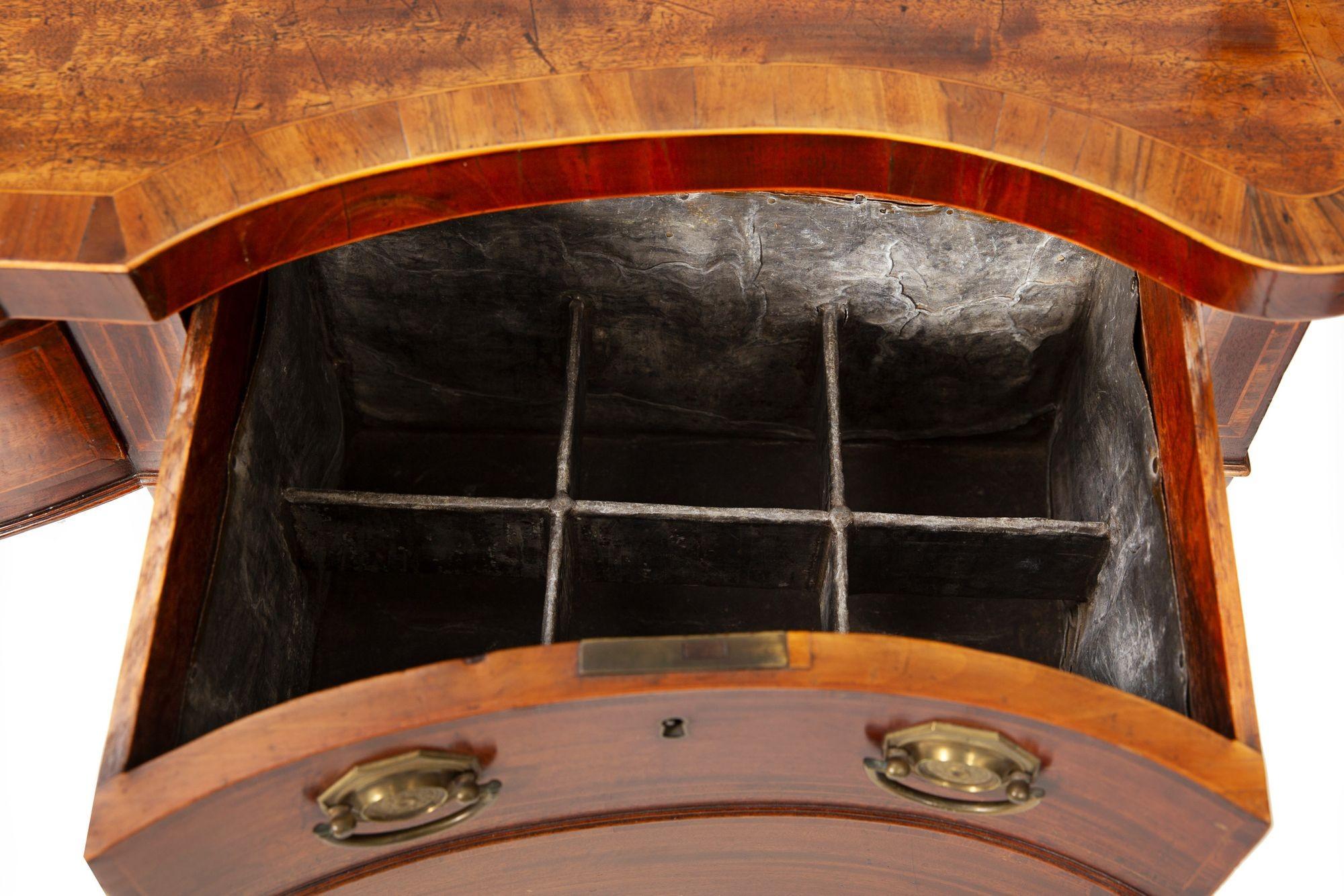 Credenza a serpentina in mogano intarsiato di epoca Giorgio III, inglese, 1790 ca. in vendita 7