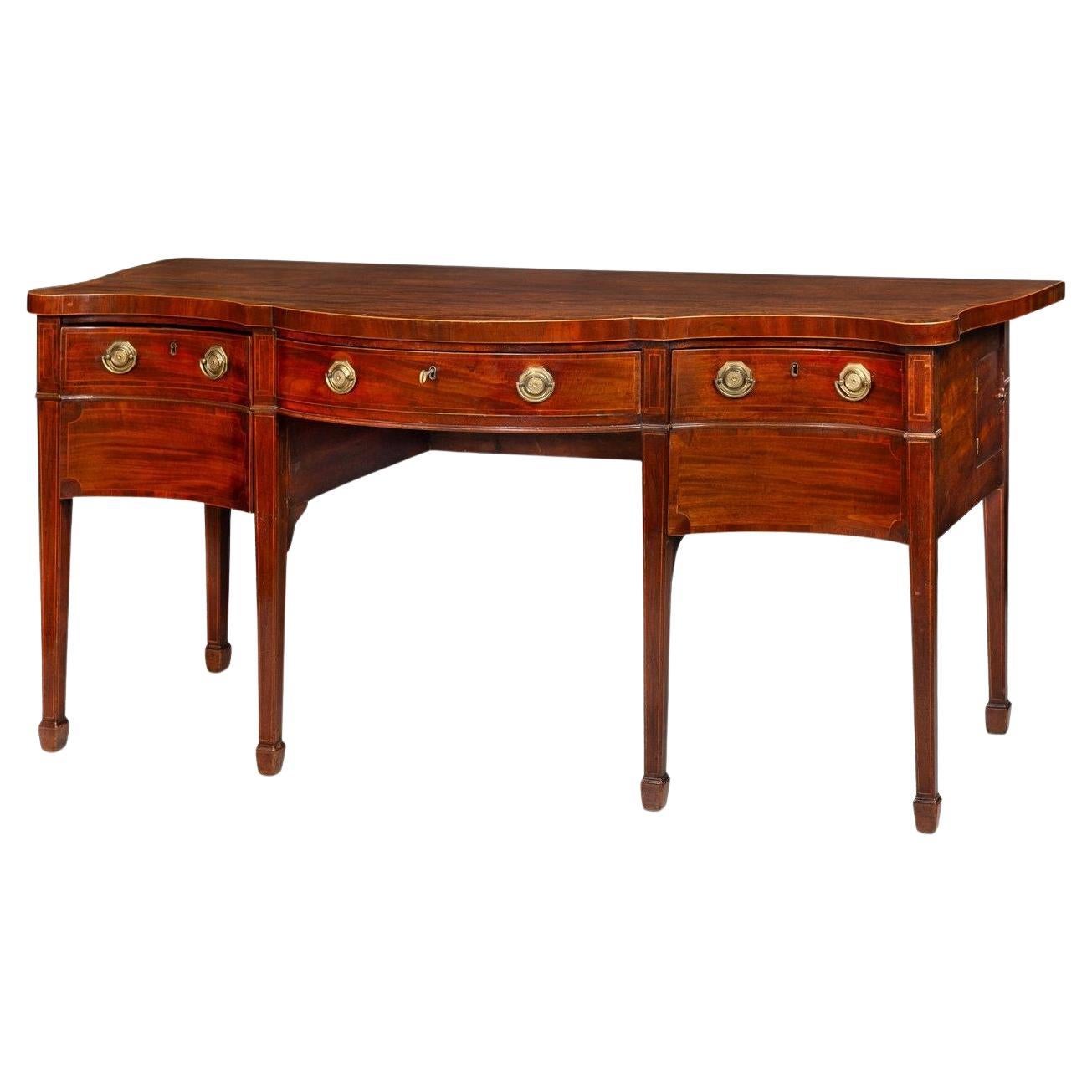 Buffet serpentin en acajou marqueté de la période George III, anglais vers 1790