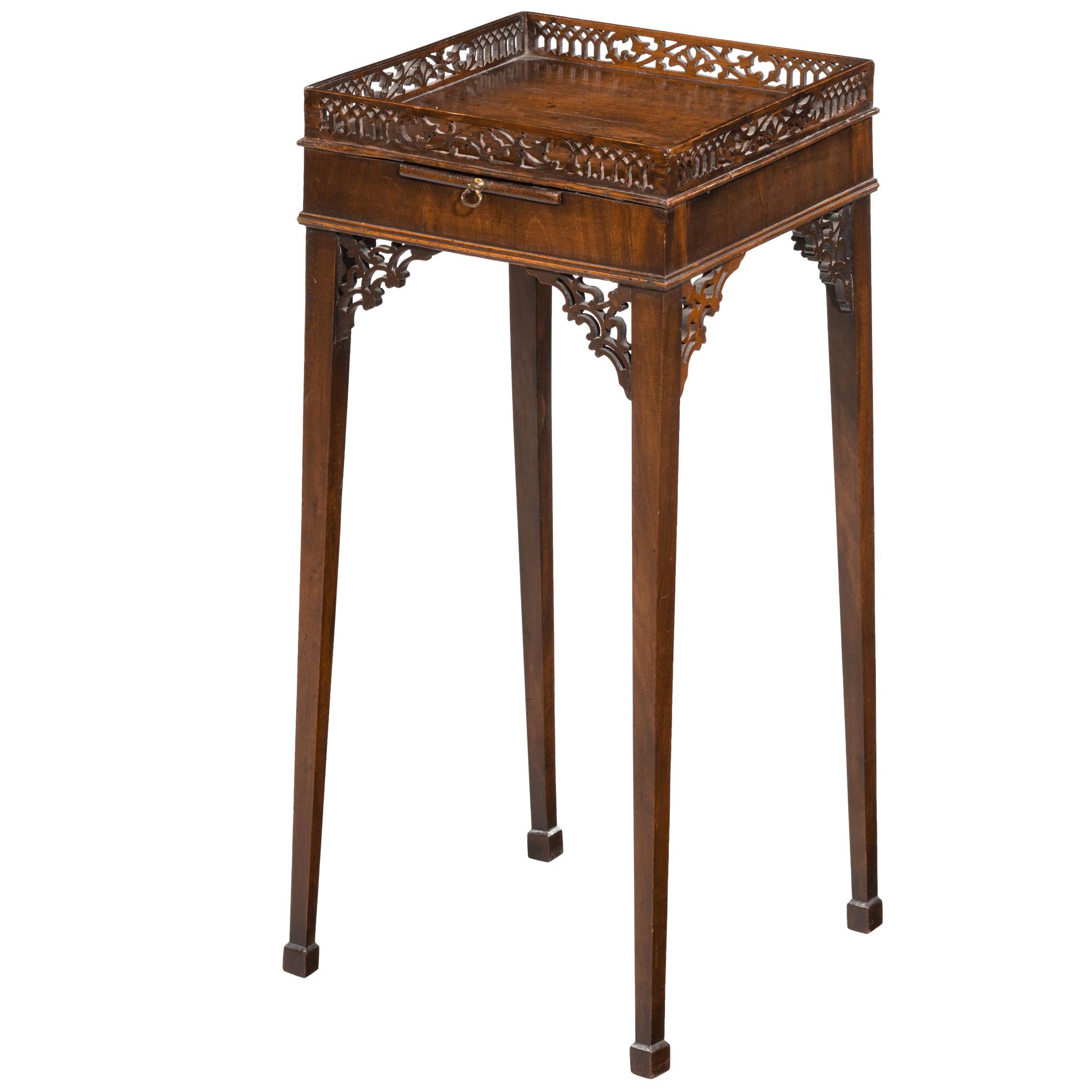 Support de bouilloire d
époque George III dans le style Chippendale en vente