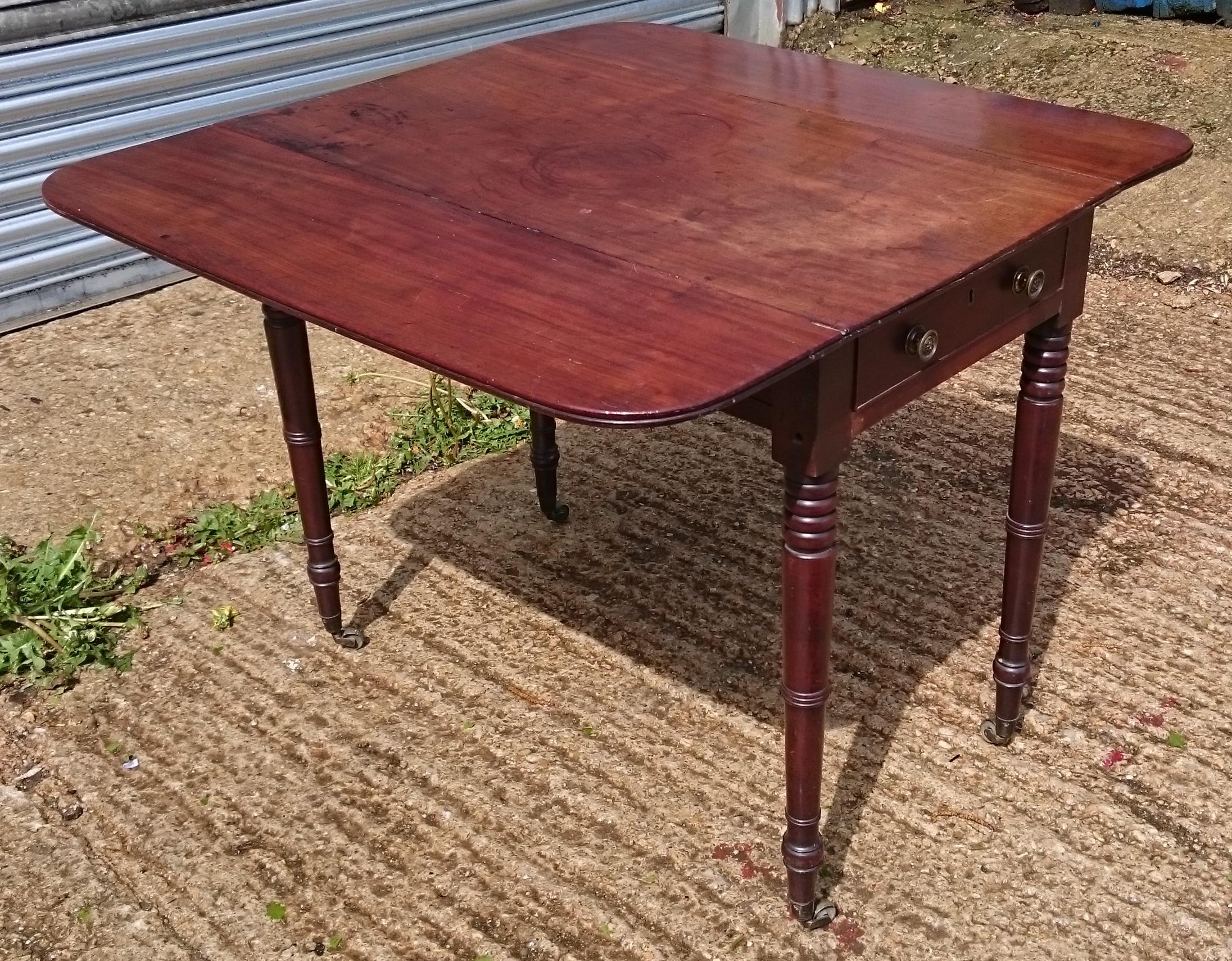 19th Century George III Period Mahogany Antique Pembroke Table For Sale