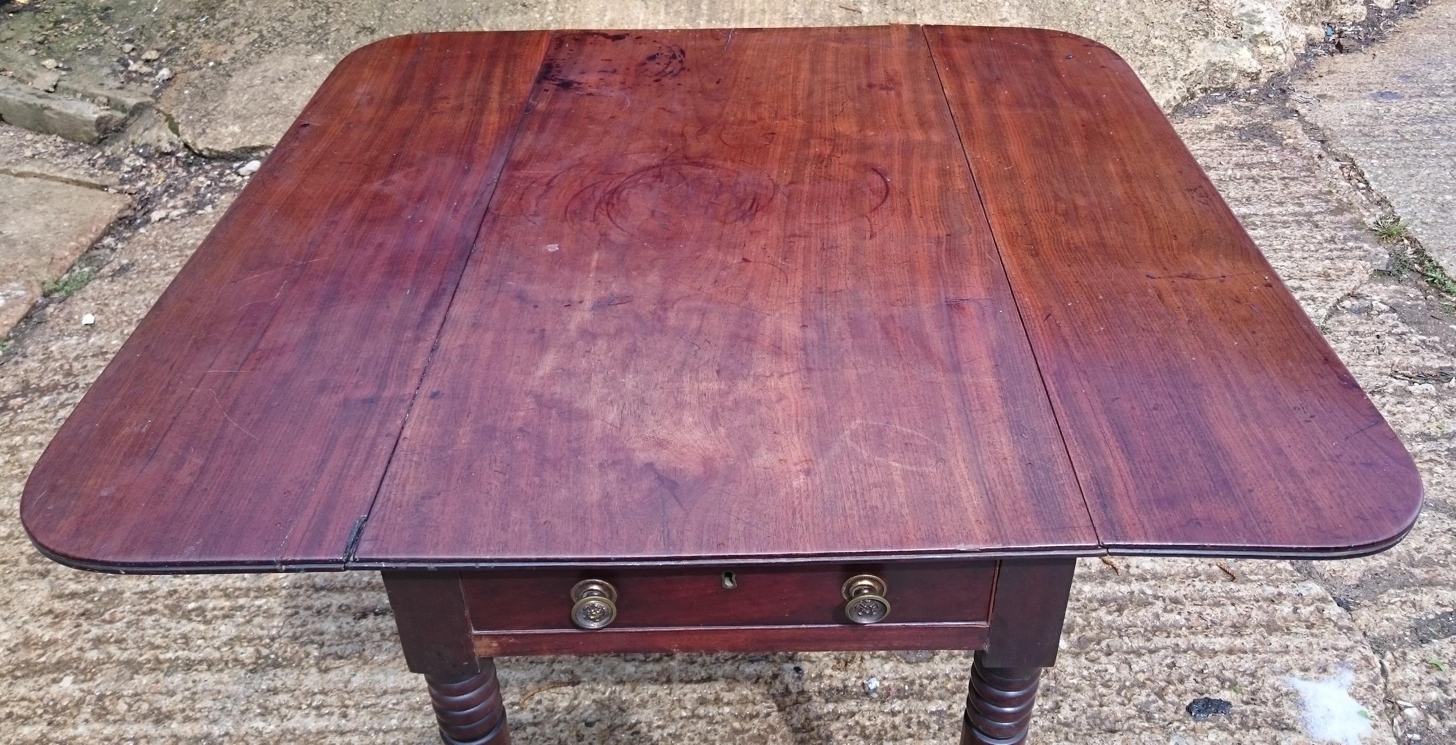 George III Period Mahogany Antique Pembroke Table For Sale 2