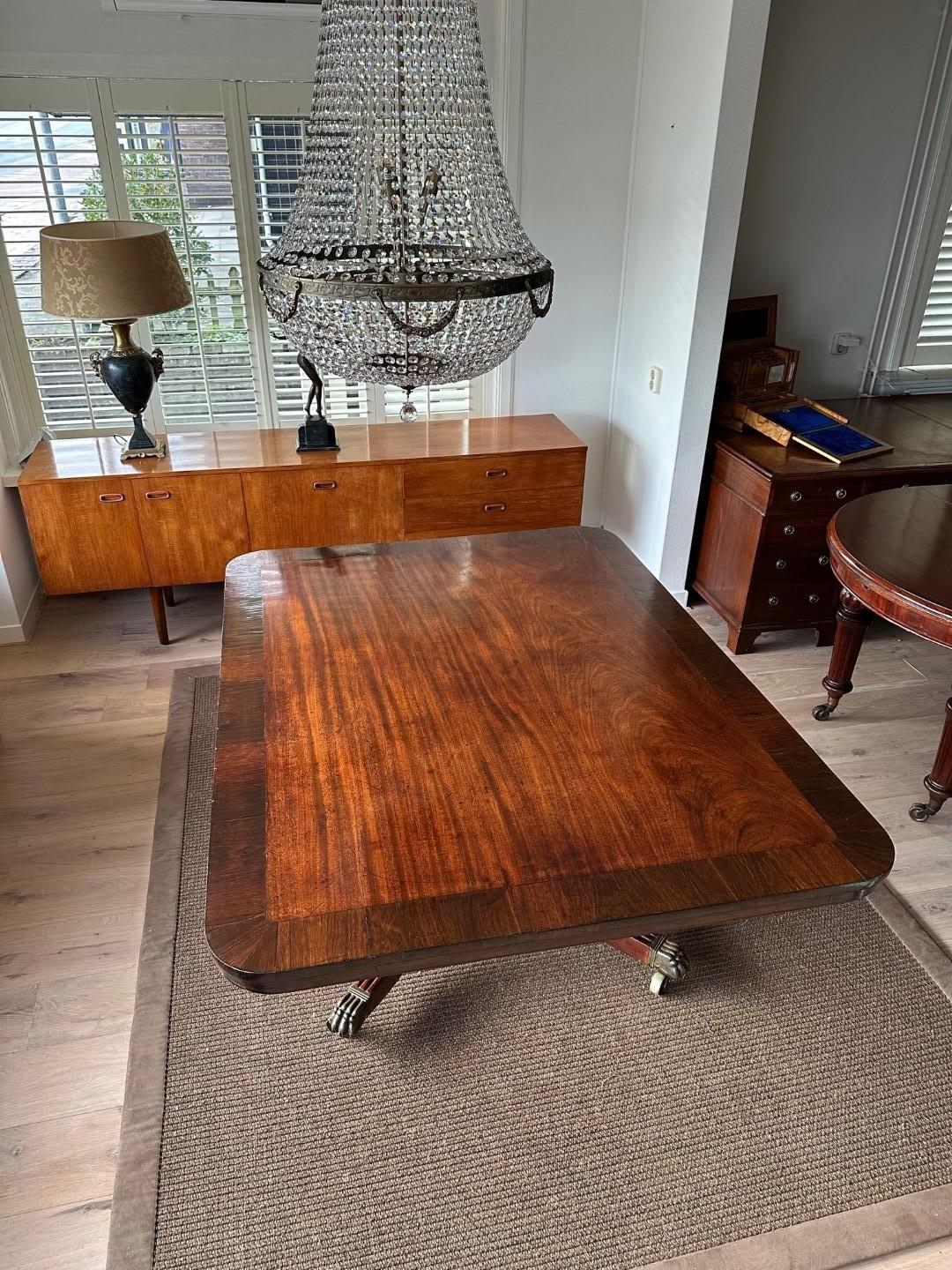 George III period mahogany breakfast table In Good Condition In Eindhoven, NL