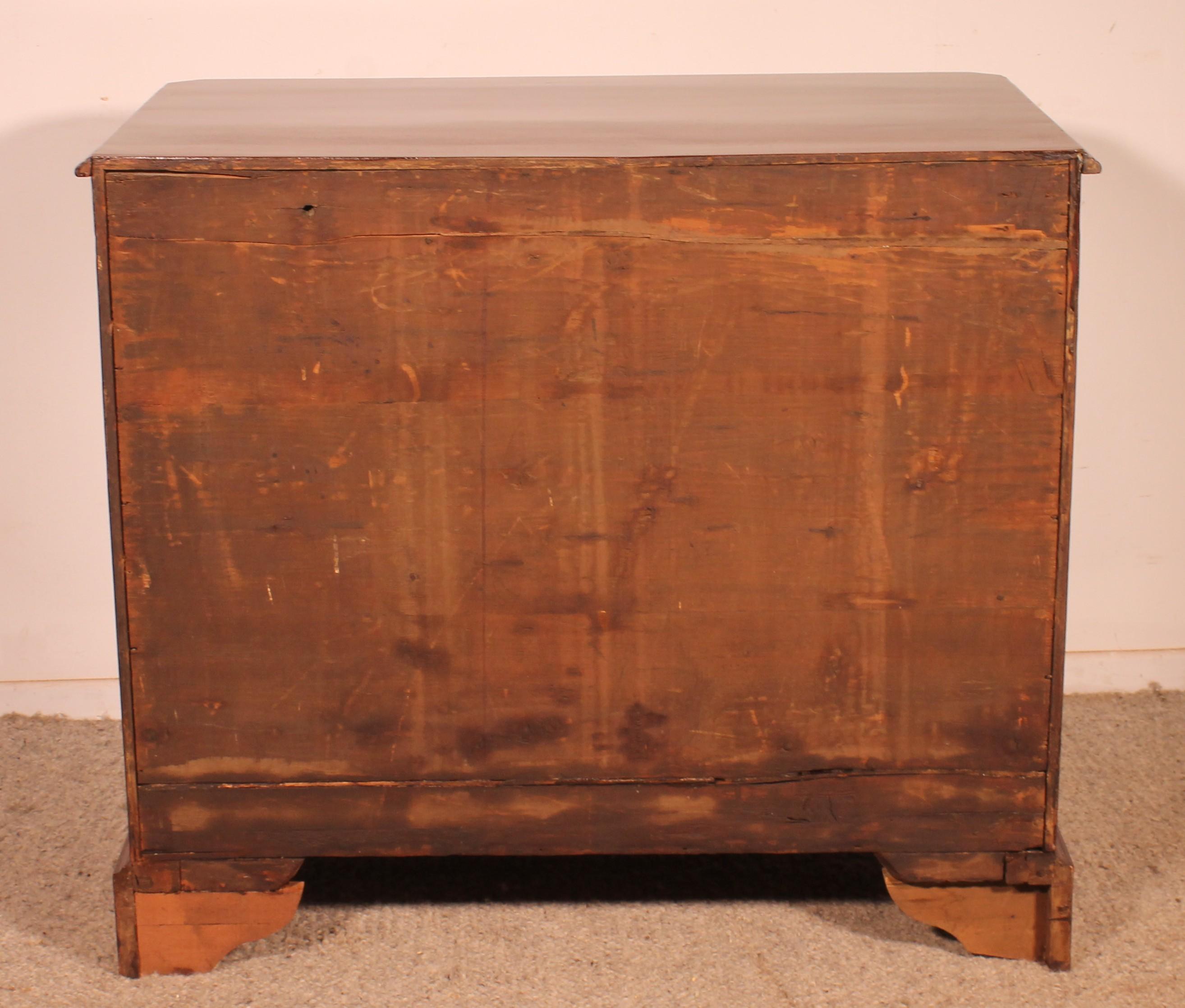 Cassettiera in mogano del periodo Giorgio III con una guida a spazzola sopra - XVIII C. in vendita 1