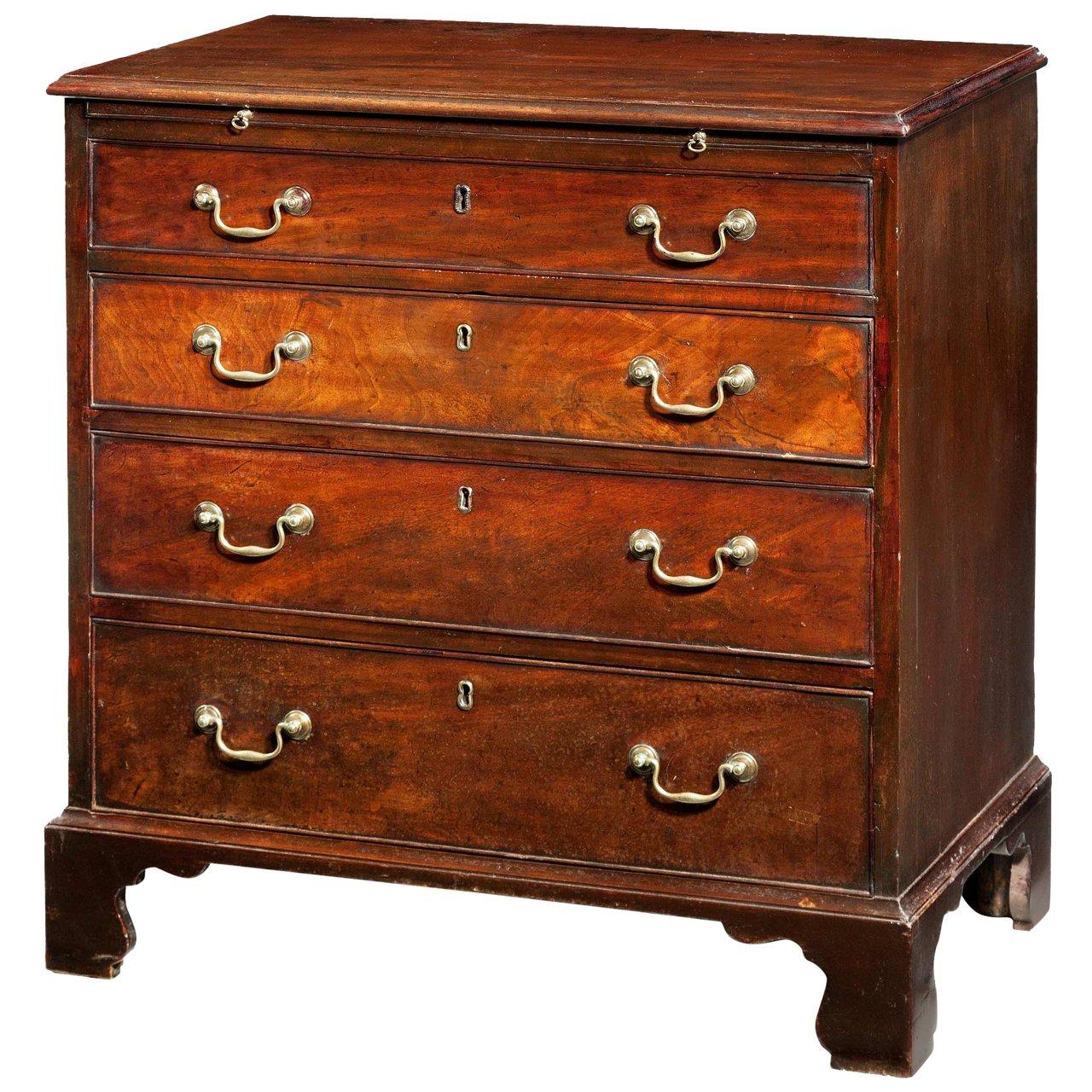George III Period Mahogany Chest of Drawers with Dressing / Brushing Slide