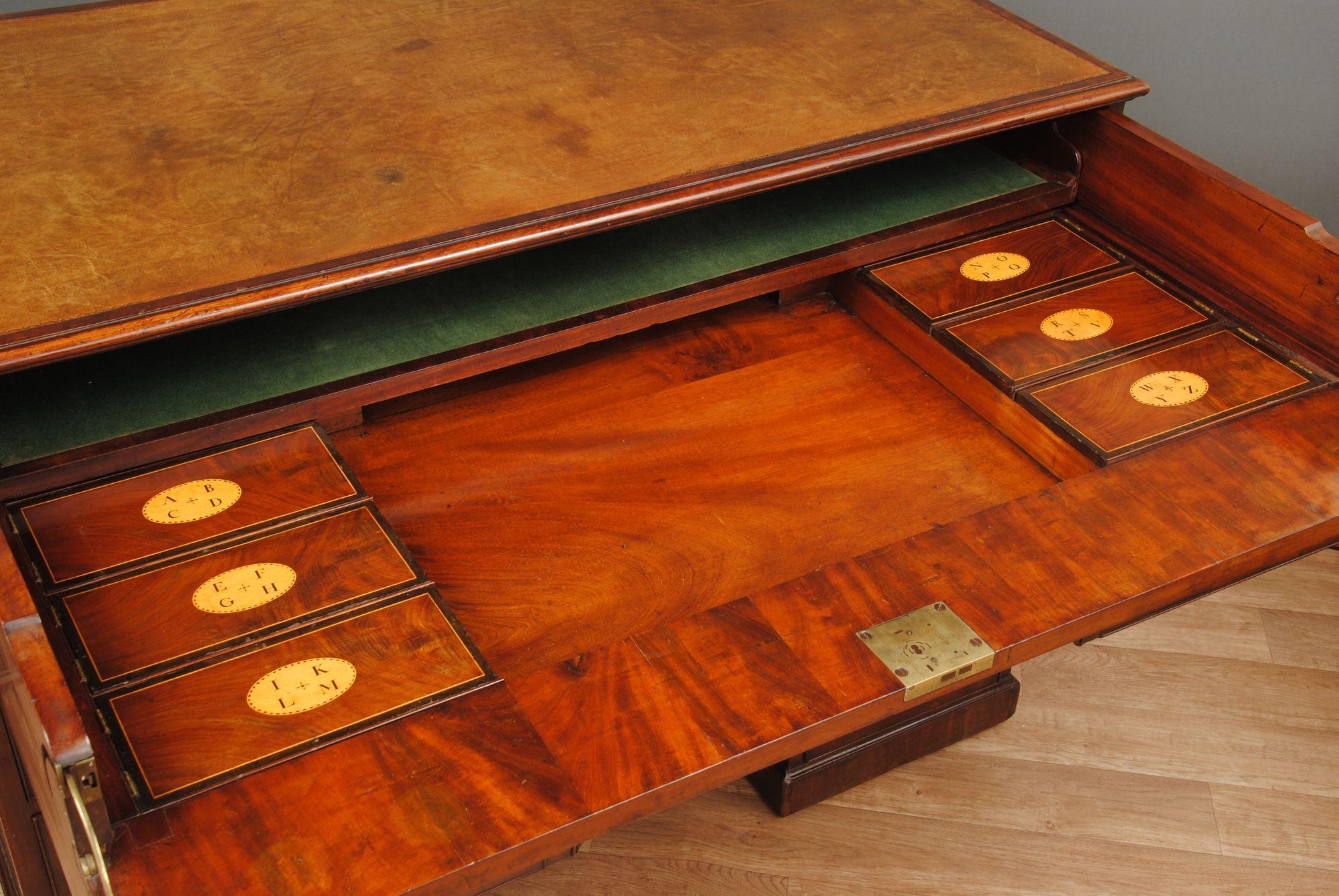 Inlay George III Period Mahogany Fitted Desk Attributed to Gillows of Lancaster For Sale