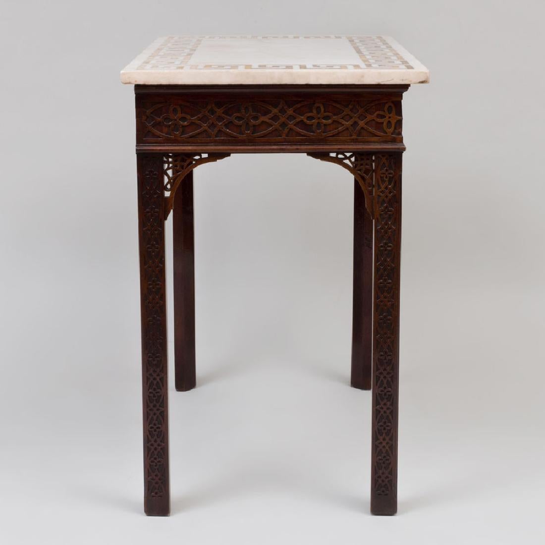 Anglais Table console d'époque George III en acajou Fratéwork avec plateau en marbre en vente