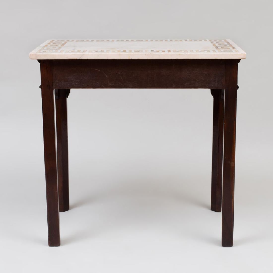 Table console d'époque George III en acajou Fratéwork avec plateau en marbre Bon état - En vente à Montreal, QC