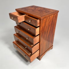 Cassettiera in miniatura in mogano del periodo di Giorgio III