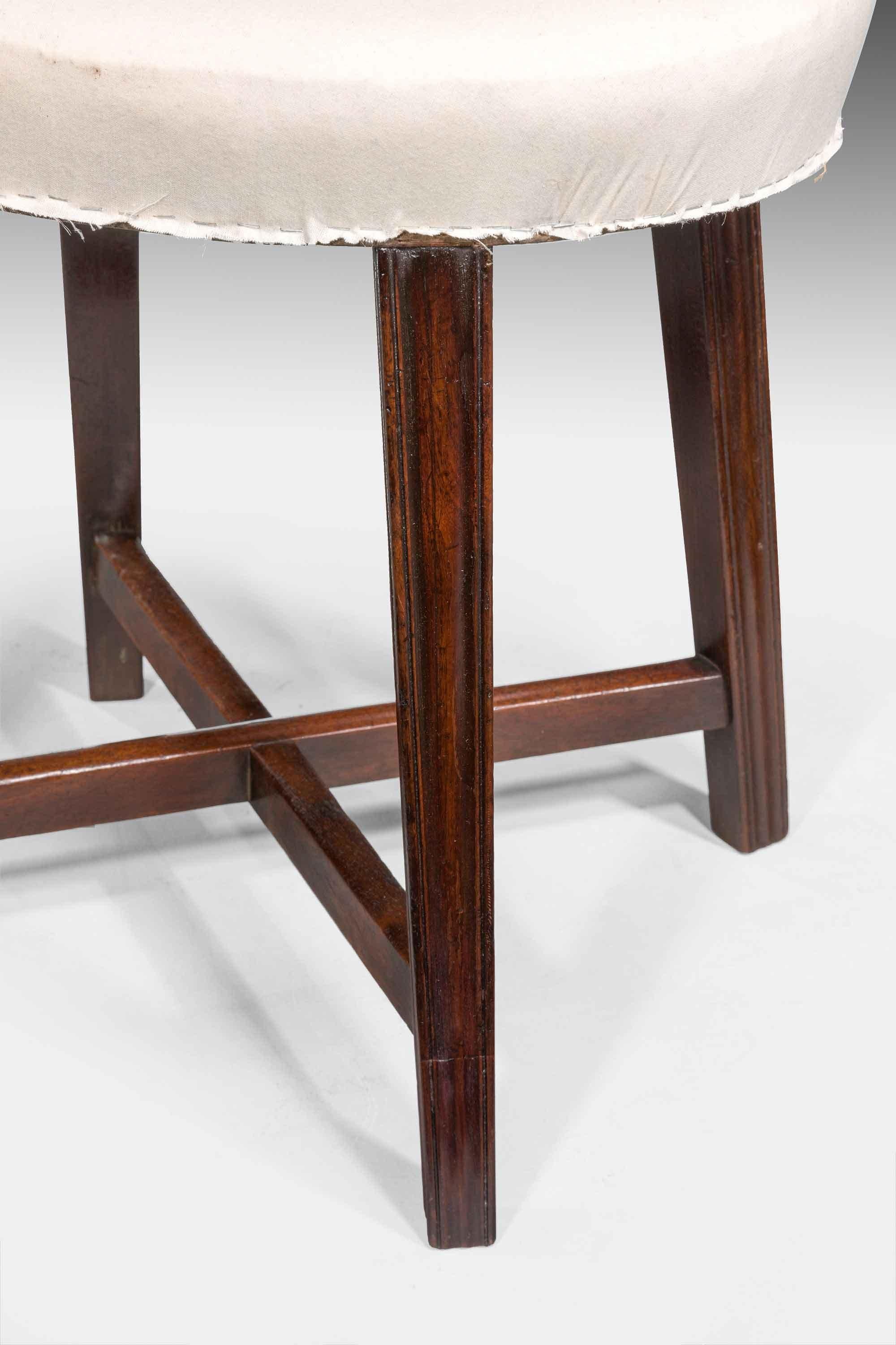 George III Period Mahogany Oval Stool In Good Condition In Peterborough, Northamptonshire