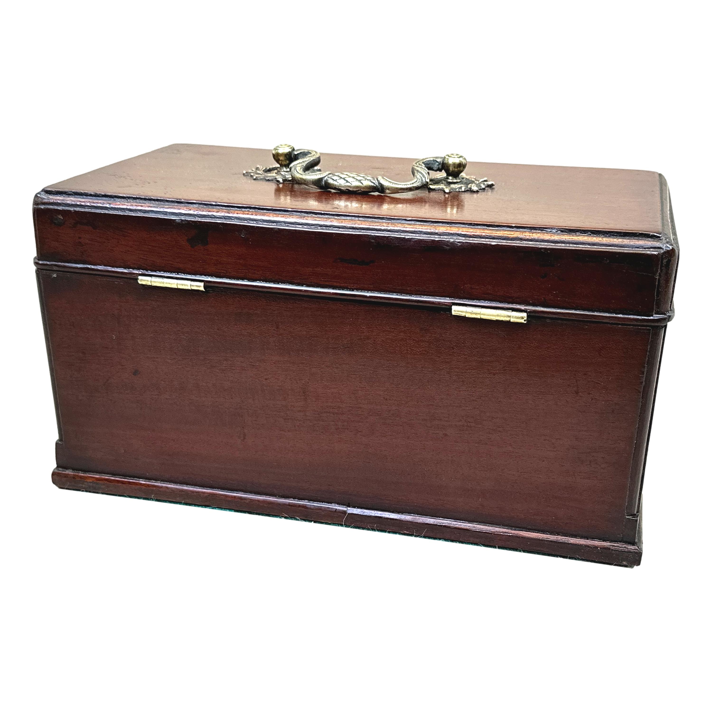 George III Period Mahogany Tea Caddy In Good Condition For Sale In Bedfordshire, GB