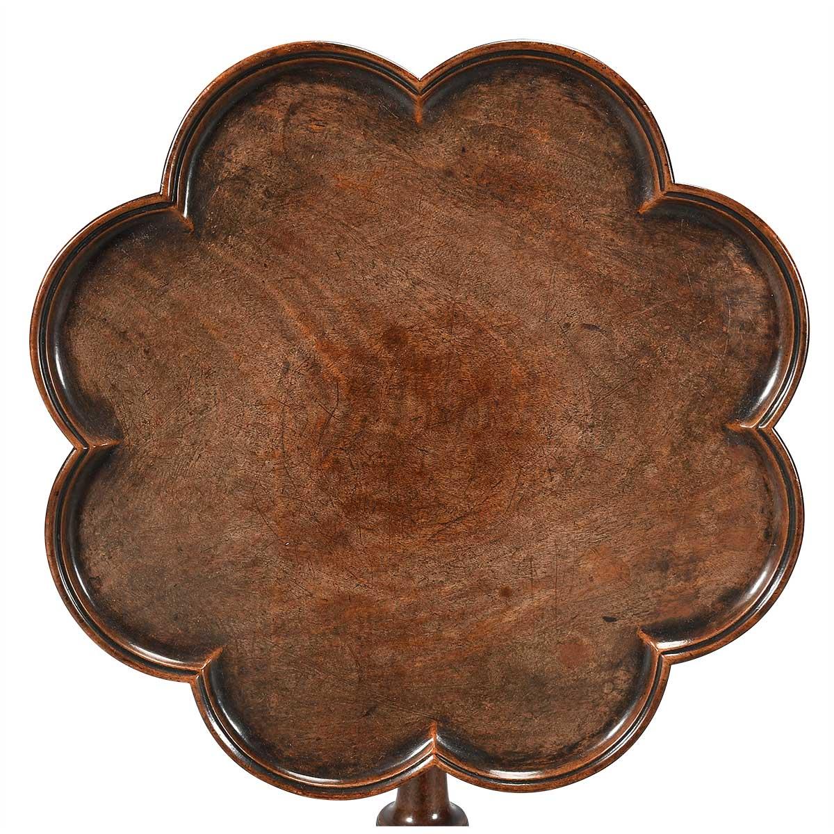 English George III Period Mahogany Tripod Table with Scallop-Shaped Top For Sale