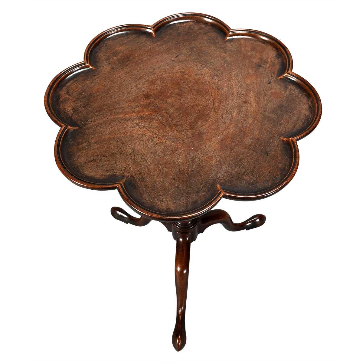 George III Period Mahogany Tripod Table with Scallop-Shaped Top For Sale 2
