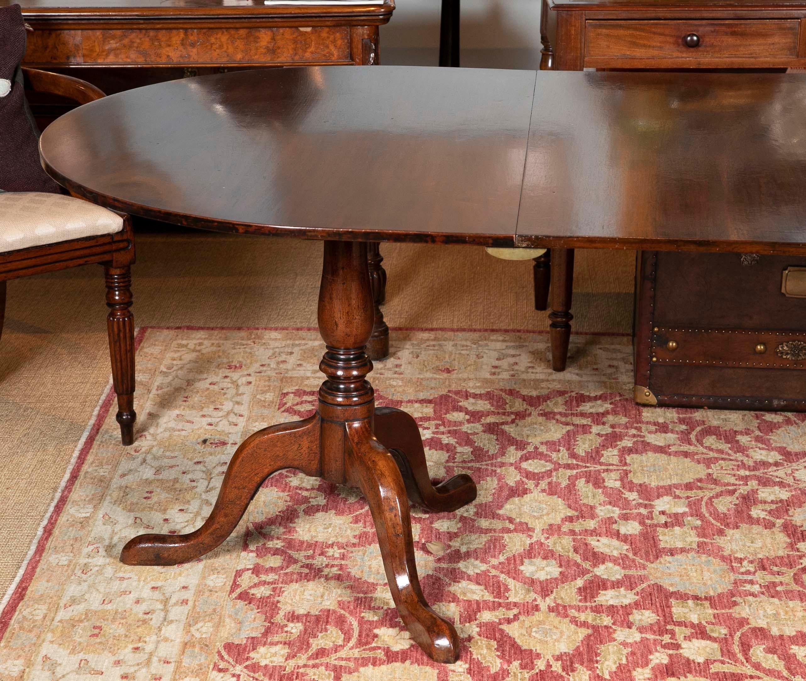 George III Period Mahogany Twin Pedestal Dining Table In Good Condition In Stamford, CT