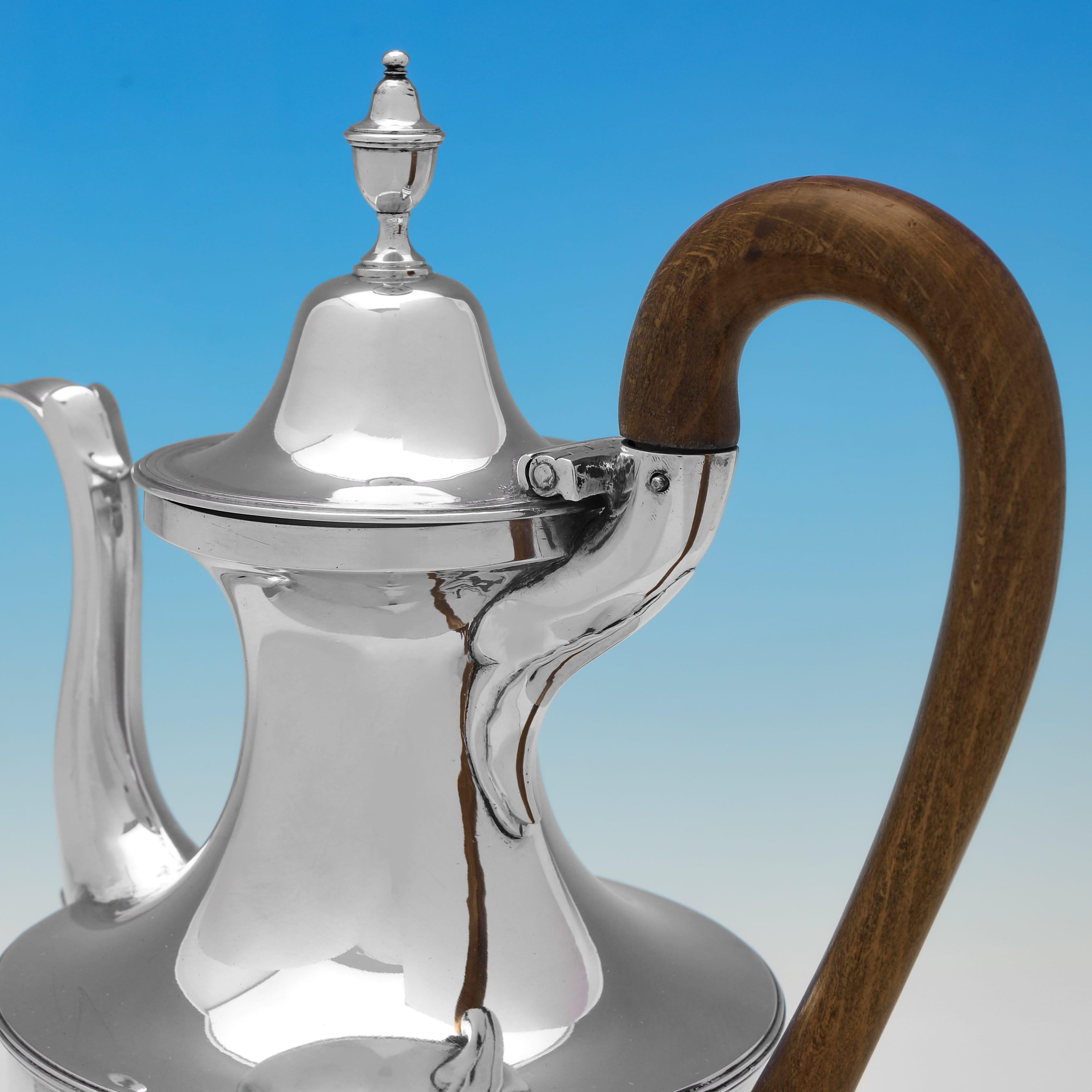 Late 18th Century George III period Neoclassical sterling silver coffee pot made in London in 1787 For Sale
