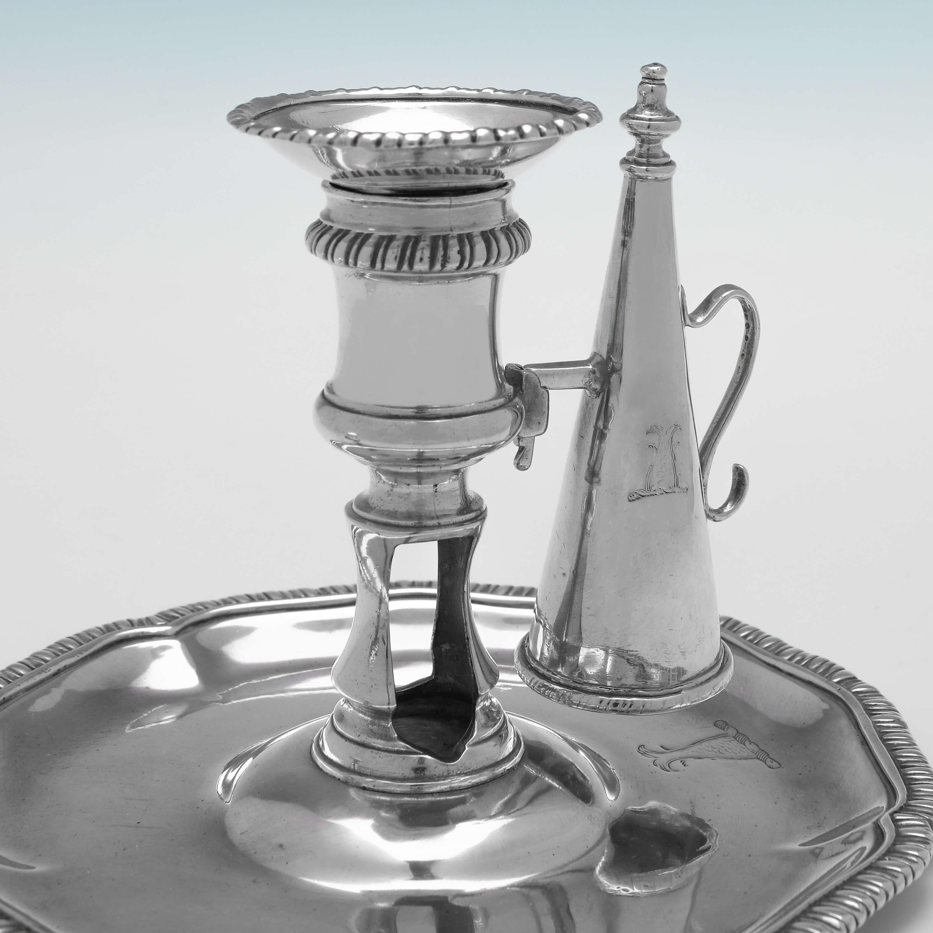 Coppia di camerieri antichi in argento sterling del periodo Giorgio III di E. Coker 1768 In condizioni buone in vendita a London, London