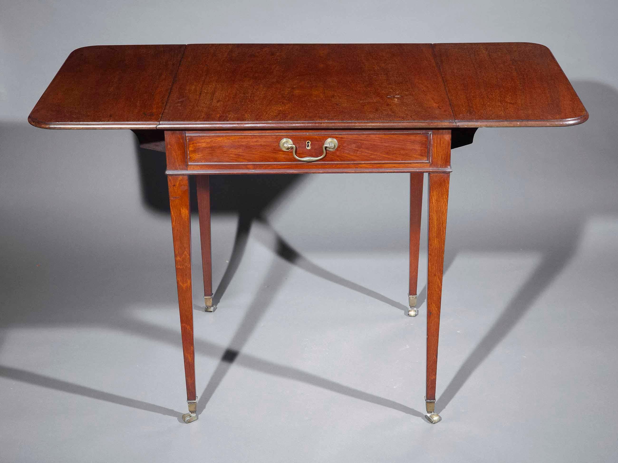 English George III Period Pembroke or Drop-leaf Table For Sale