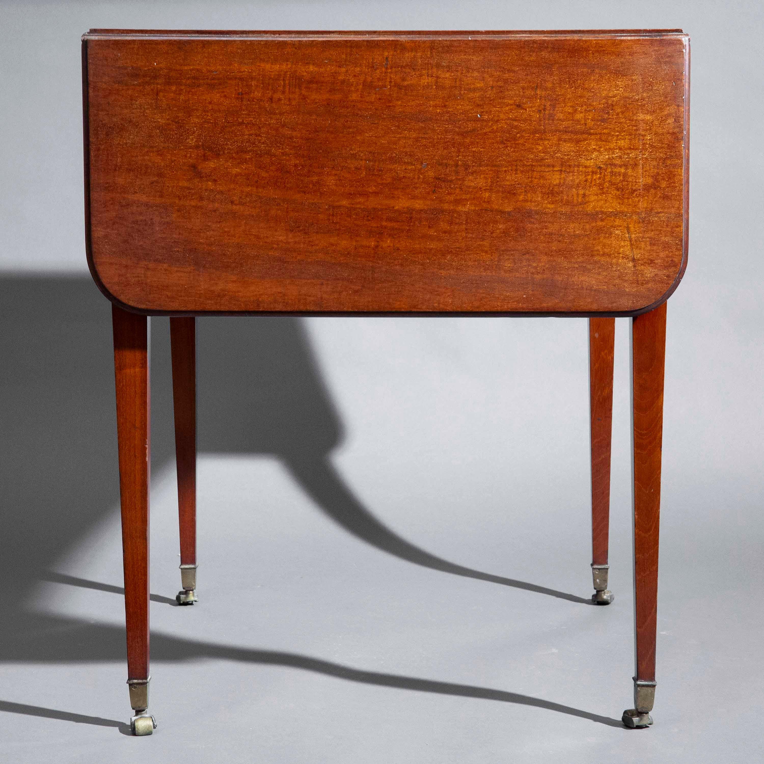 19th Century George III Period Pembroke or Drop-leaf Table For Sale