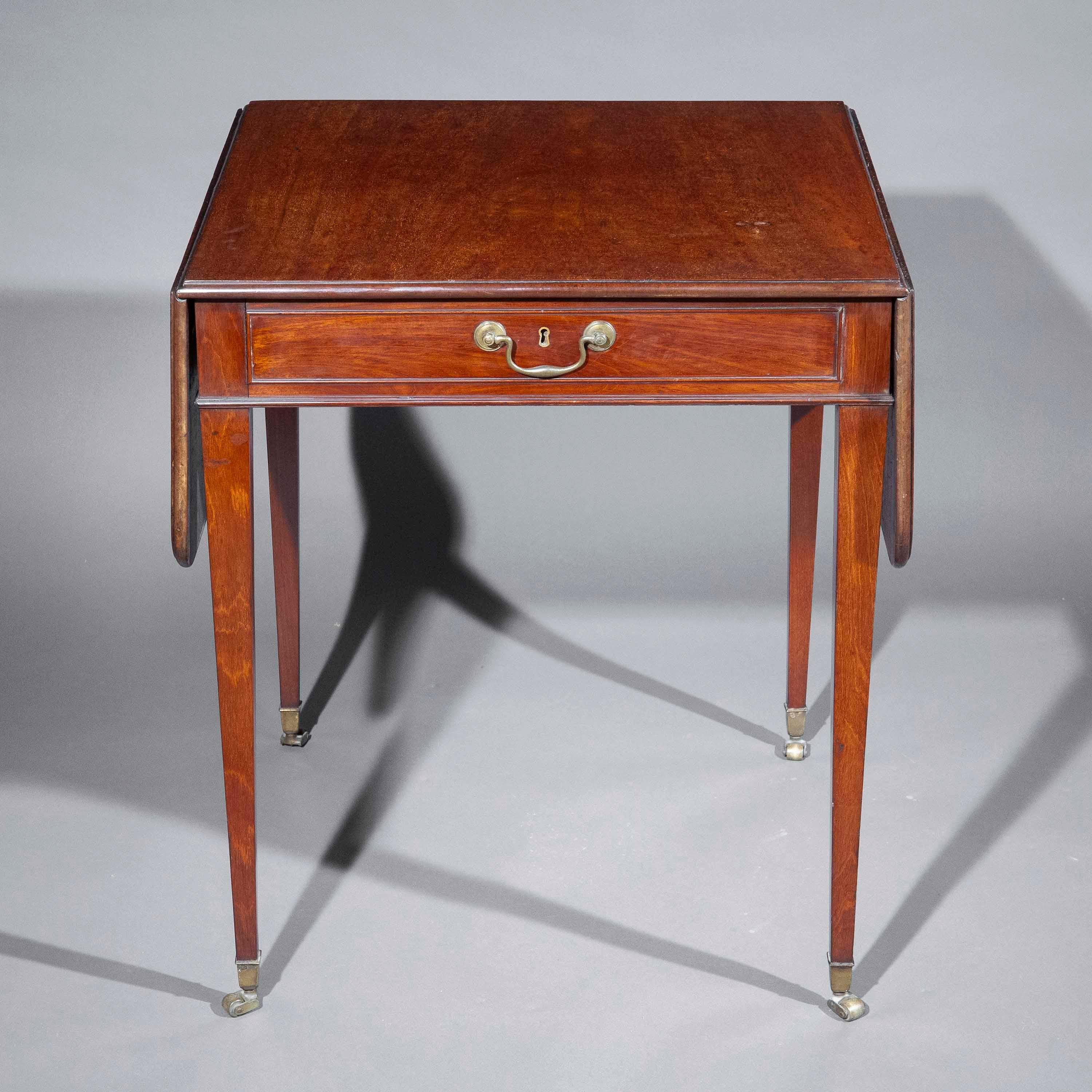 George III Period Pembroke or Drop-leaf Table For Sale 1