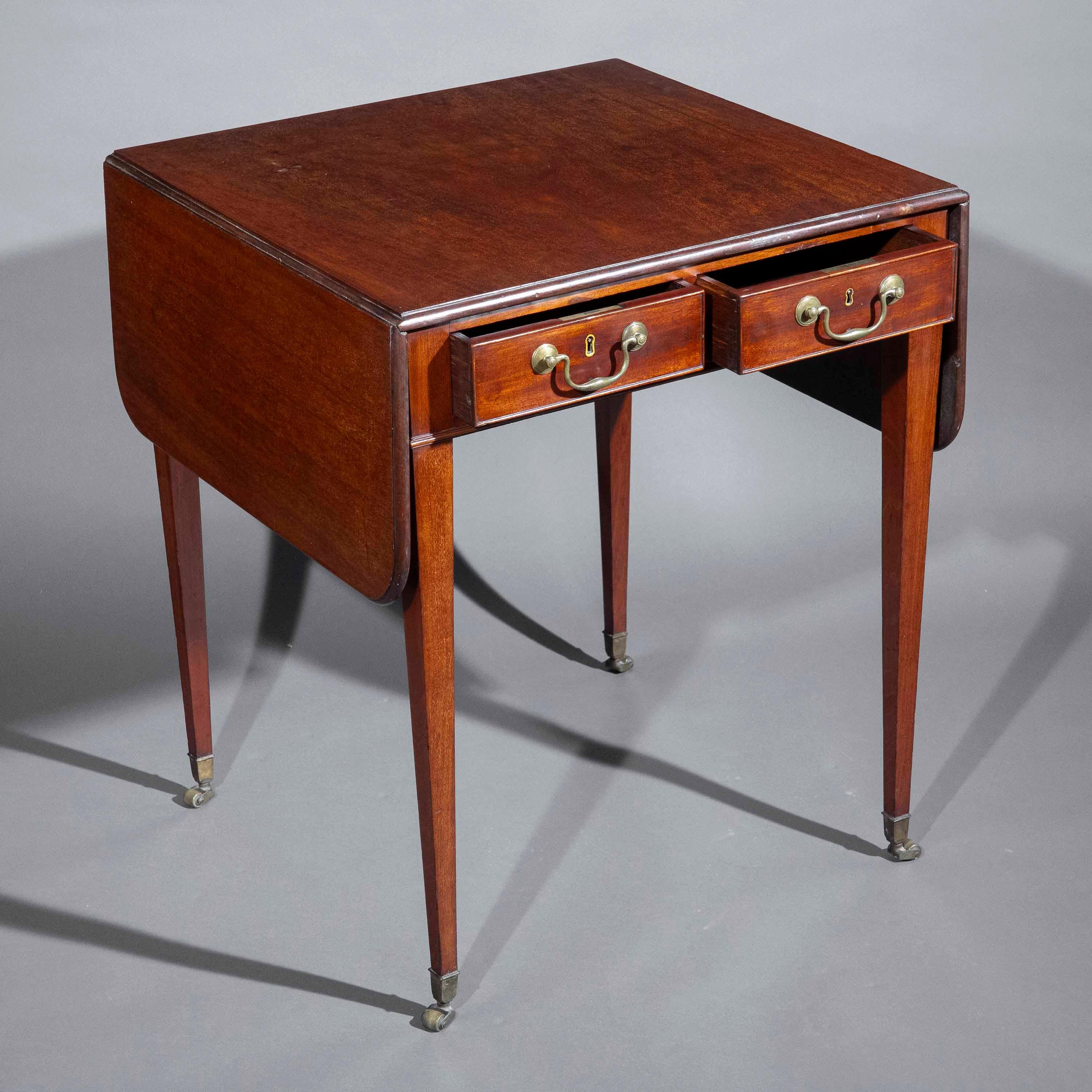 George III Period Pembroke or Drop-leaf Table For Sale 2
