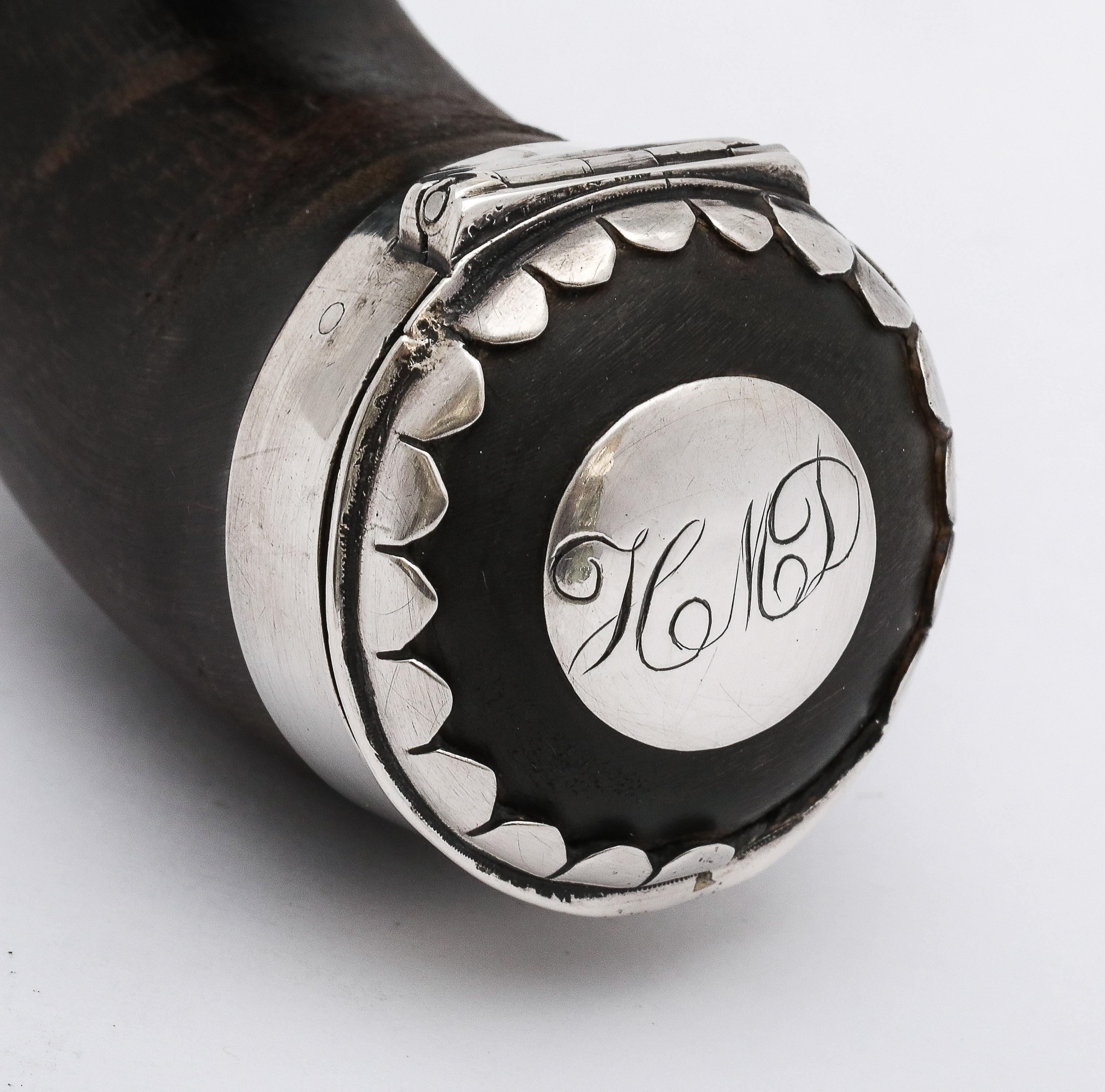 Tabaquera Escocesa de Plata de Ley del Periodo de Jorge III con Tapa Abatible en venta 1