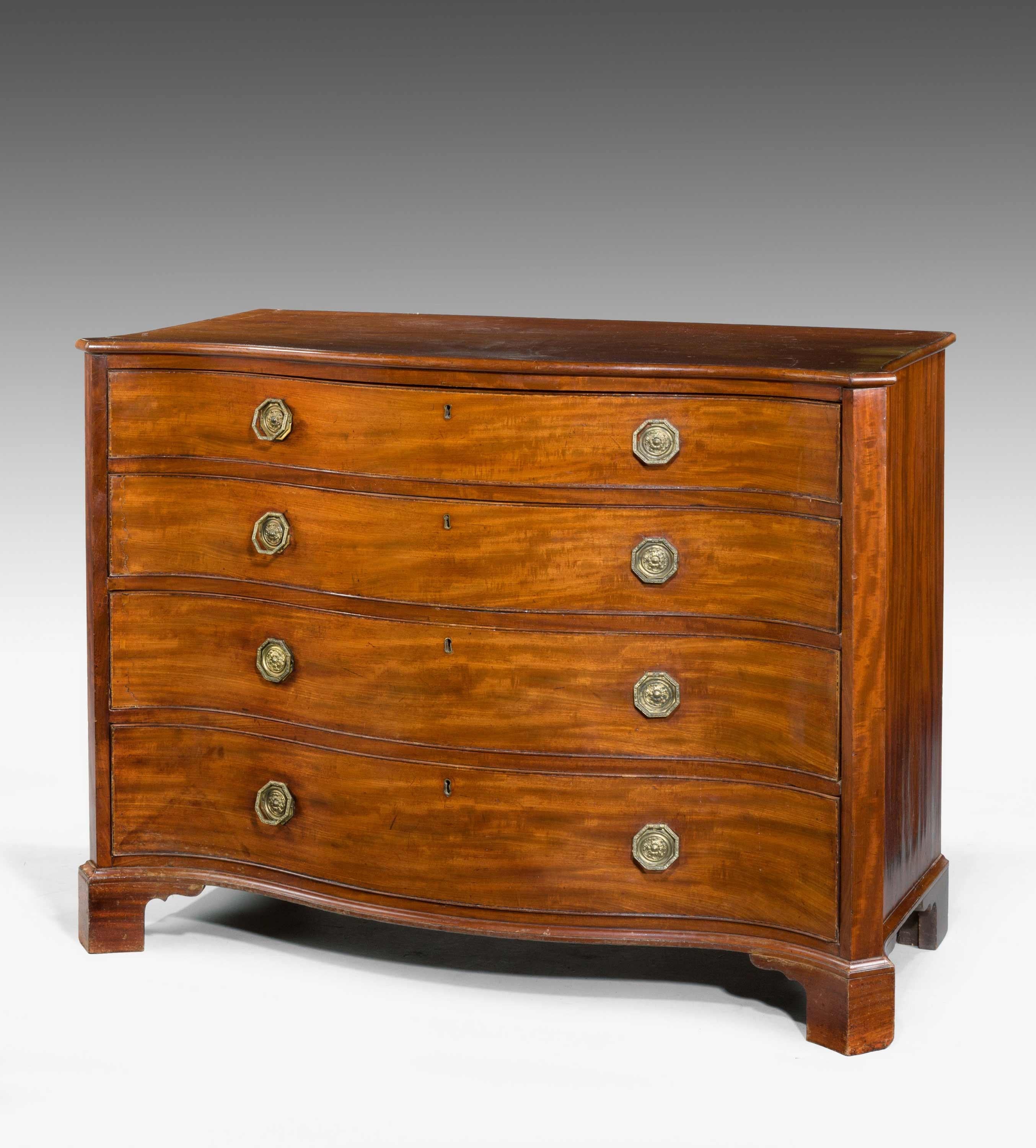 George III Period Serpentine Chest In Good Condition In Peterborough, Northamptonshire