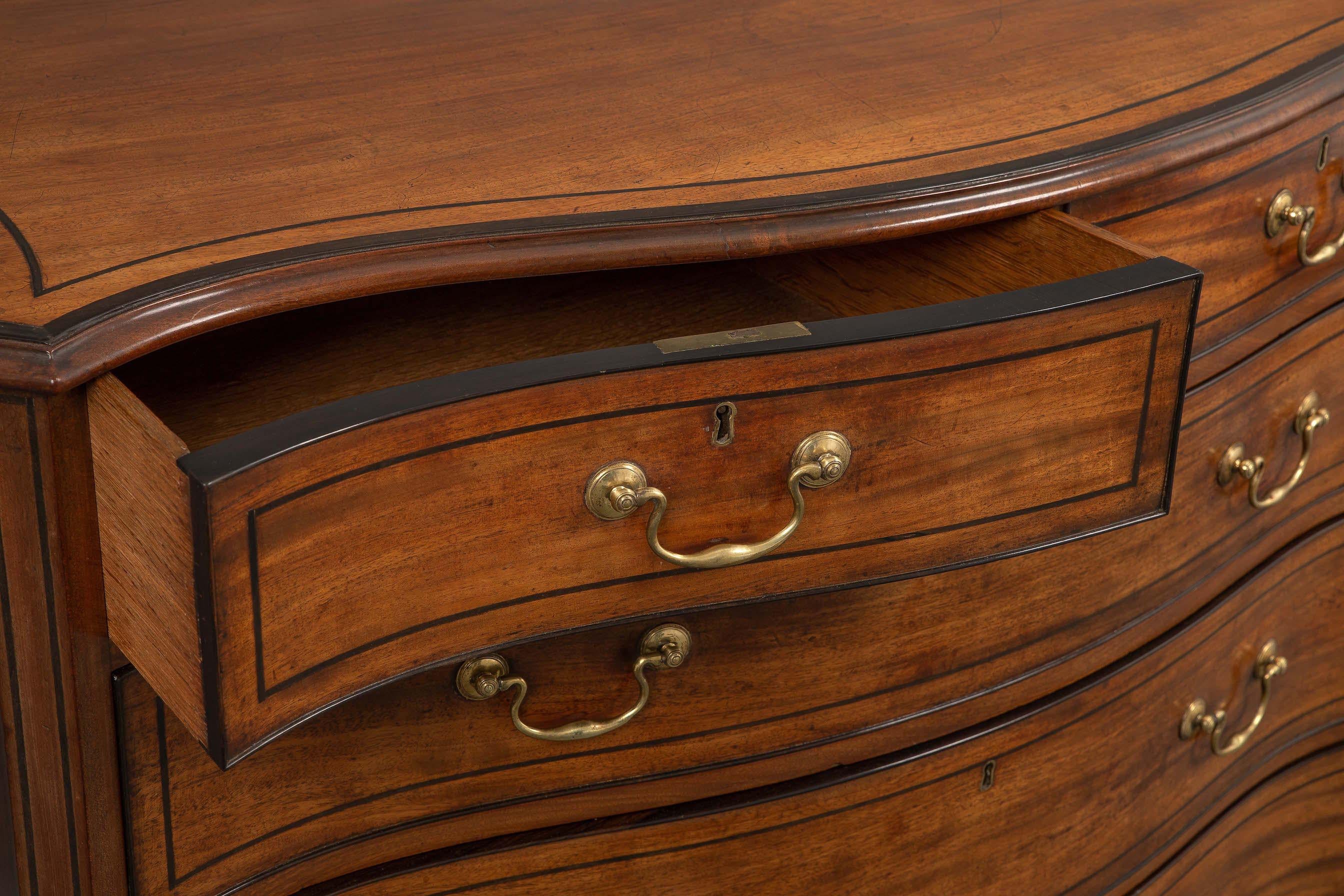 Late 18th Century George III Period Serpentine-Fronted Chest of Drawers in the Manner of Thomas For Sale