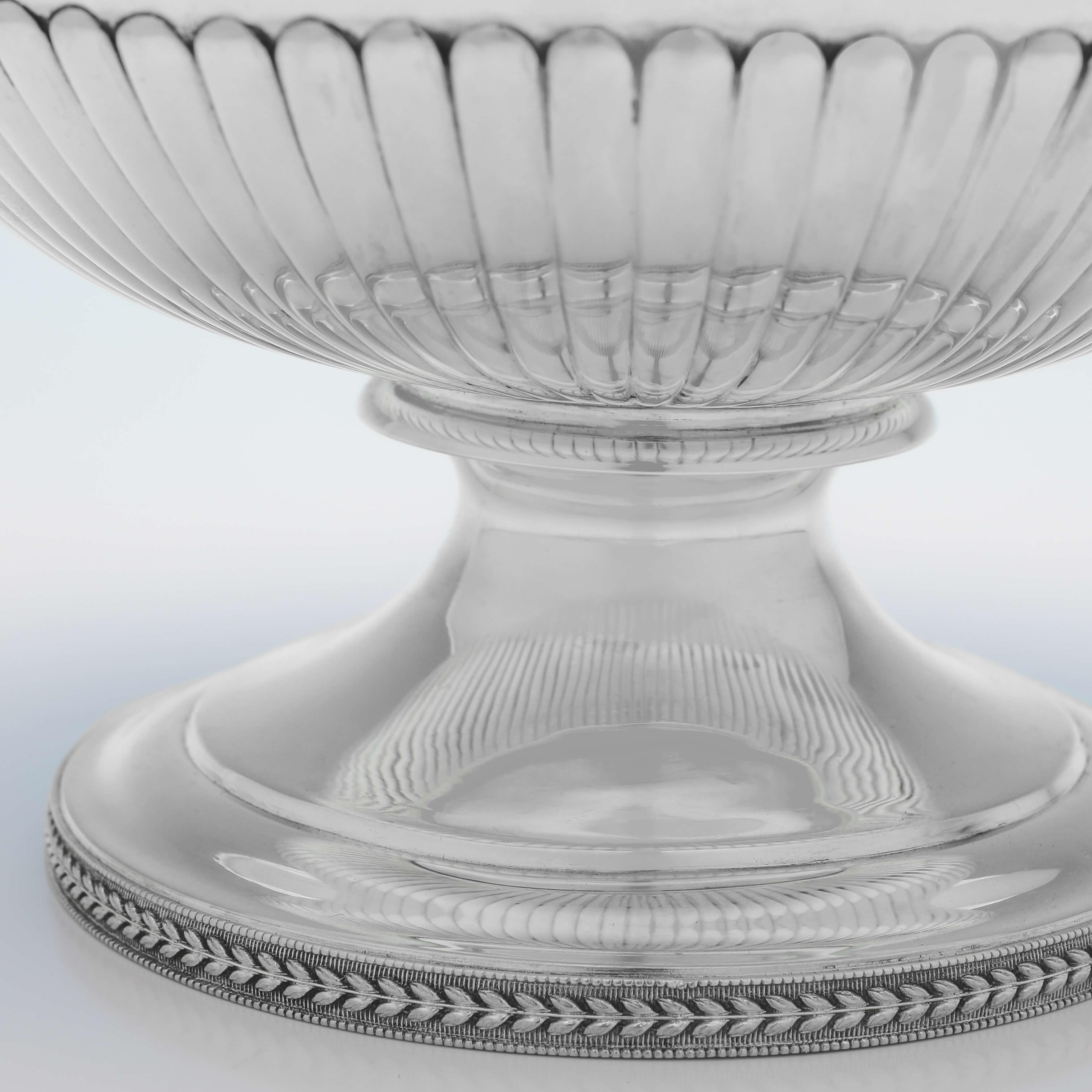 George III Period Sterling Silver Bowl - Made in 1803 In Good Condition For Sale In London, London