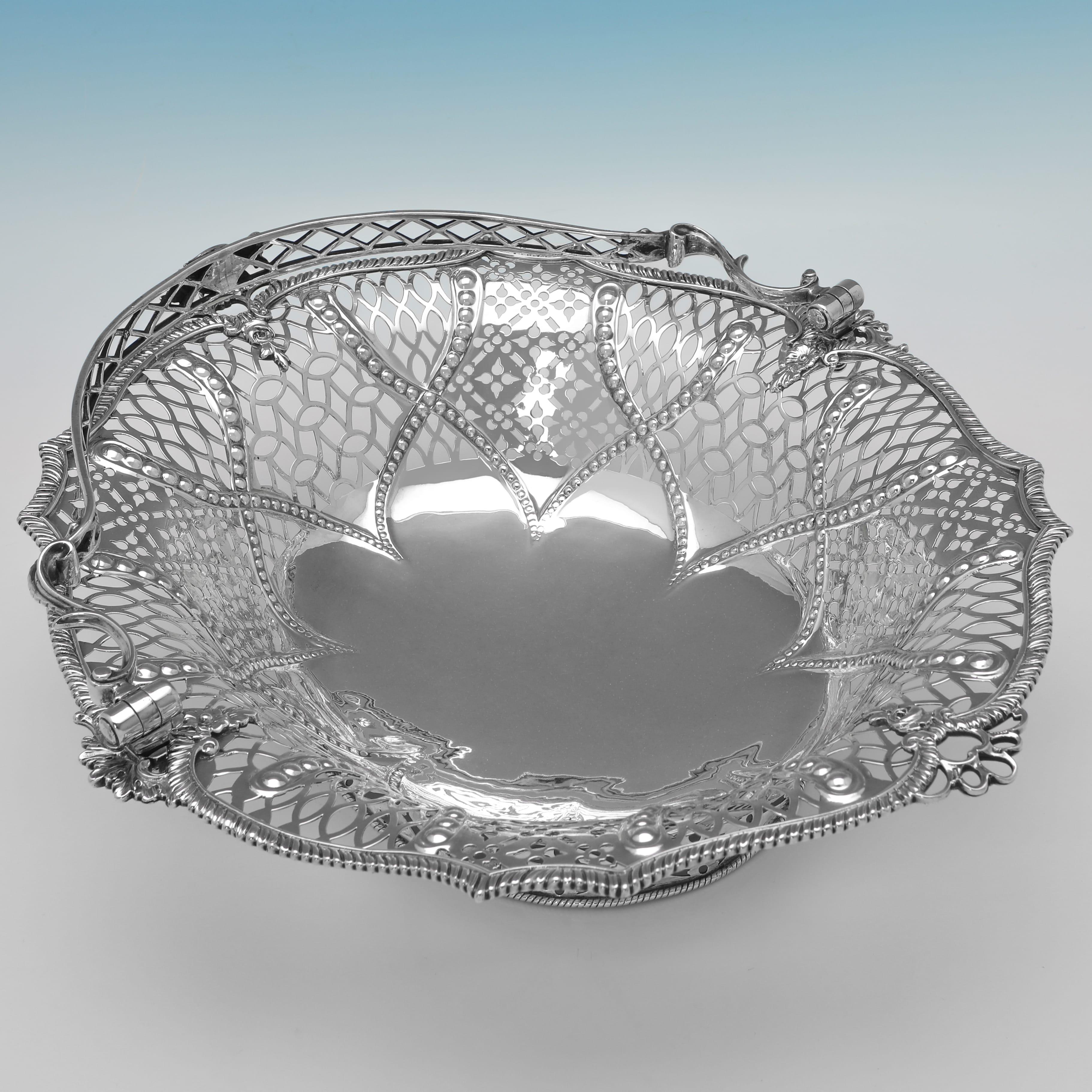 Sterlingsilber-Tortenkorb aus der Zeit von George III., der 1767 in London hergestellt wurde (Rokoko) im Angebot