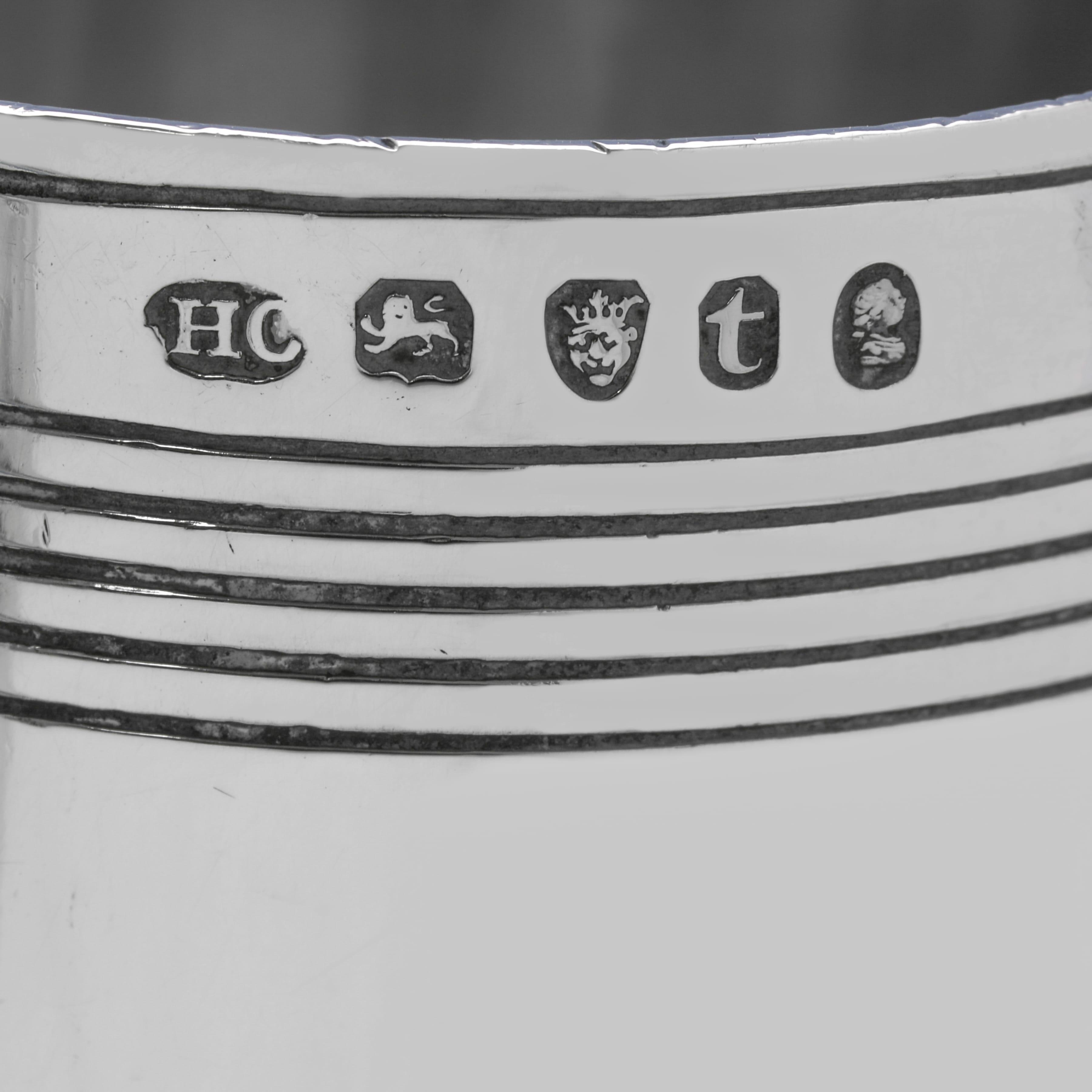 Taza de bautizo de plata de ley de la época de Jorge III hecha por Henry Chawner en 1794 finales del siglo XVIII en venta