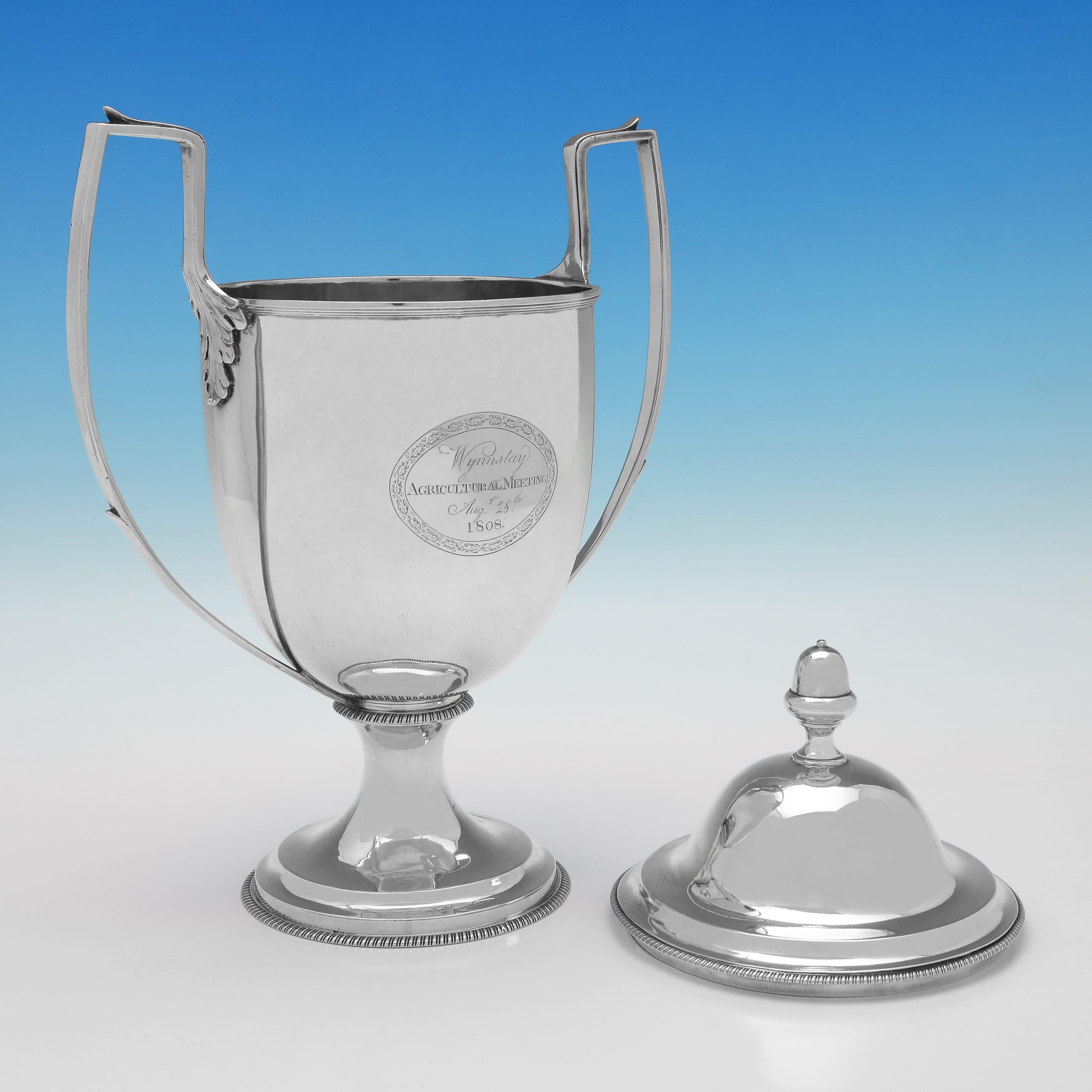 Taza y tapa de plata de ley de la época de Jorge III, fabricadas en Londres en 1808 Inglés en venta