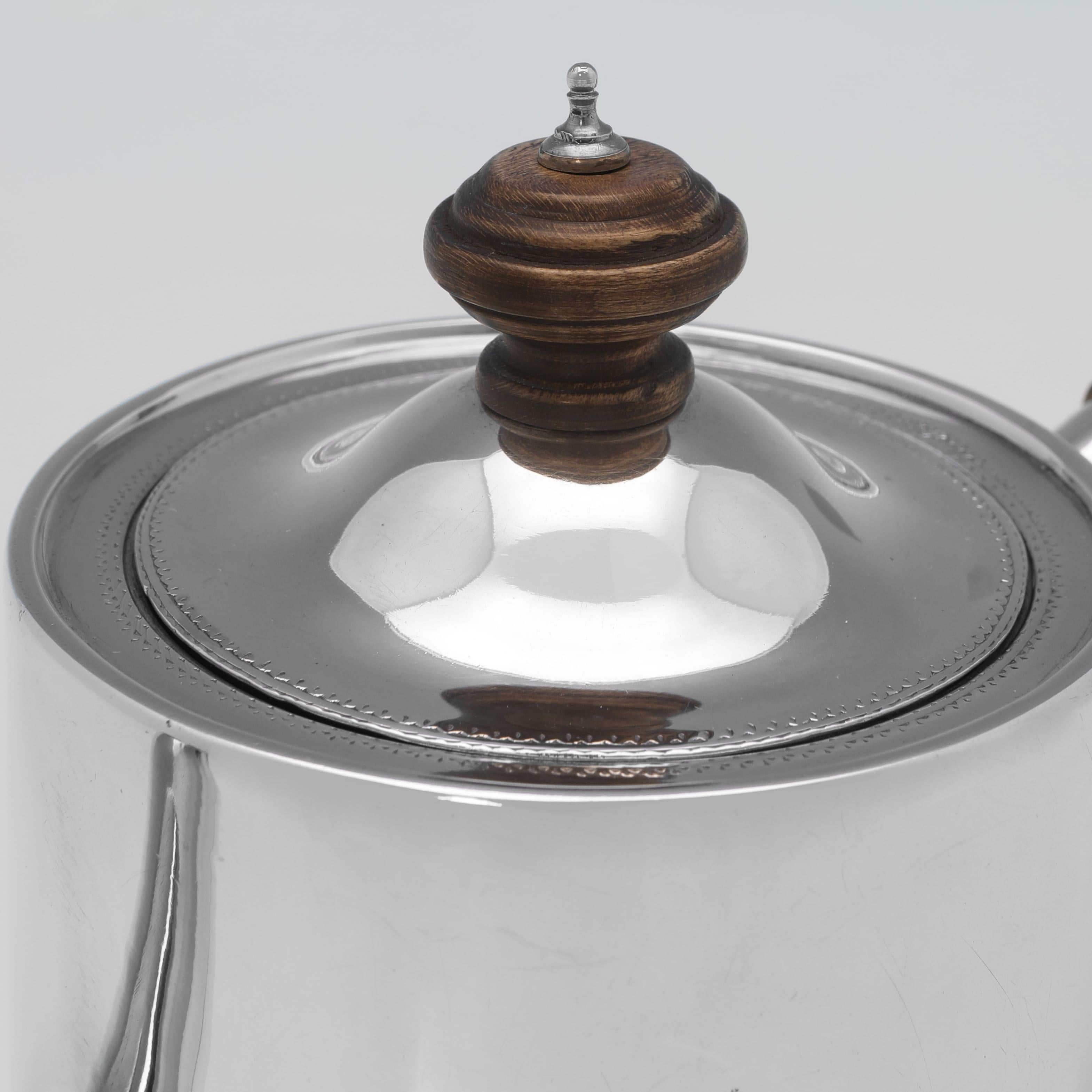 Anglais Théière Drum d'époque George III en argent sterling fabriquée à Londres en 1773 en vente