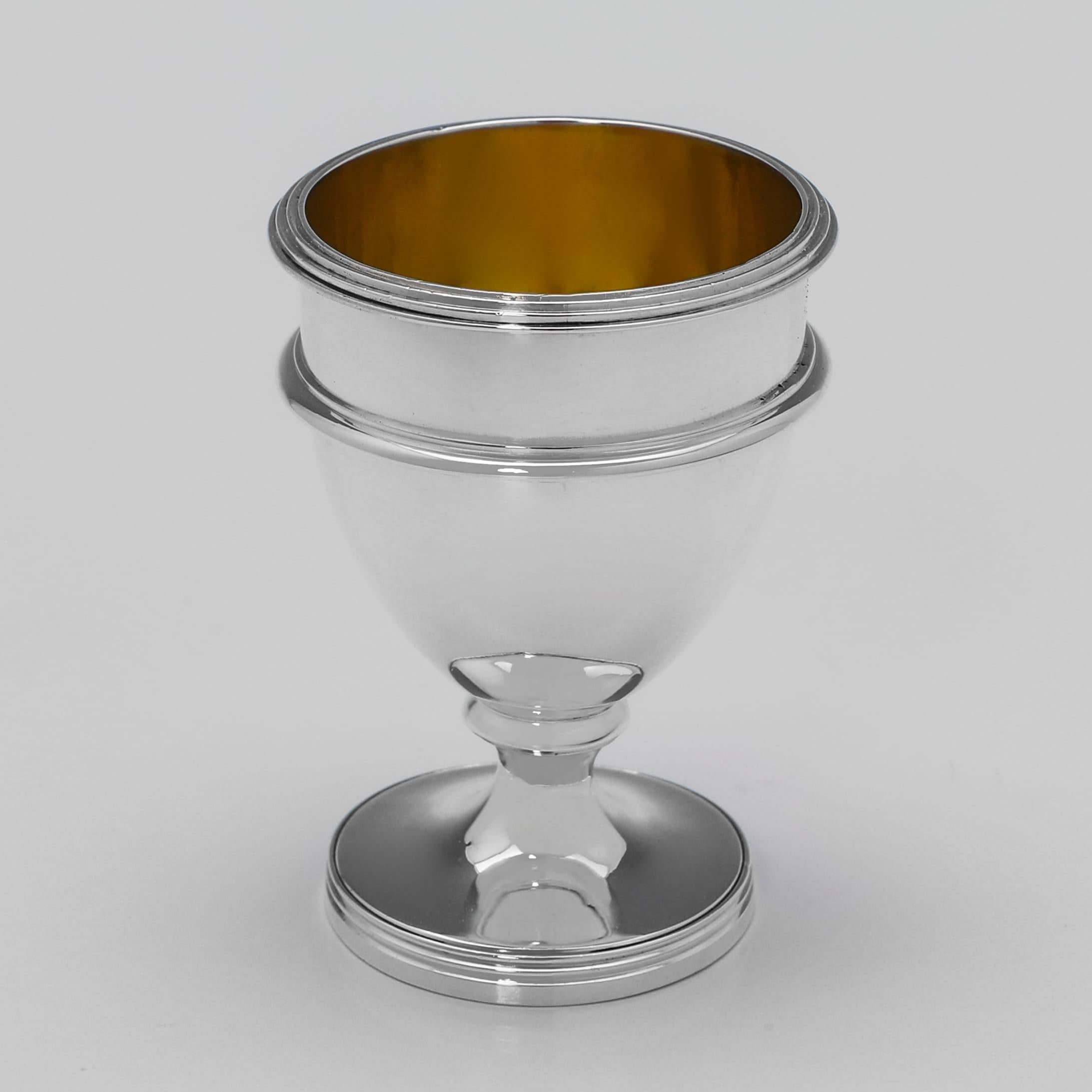 Early 19th Century George III period sterling silver egg cruet hallmarked in London in 1808 For Sale