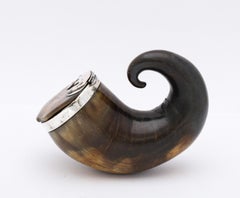 George III Period Sterling Silver-Mounted Ram's Horn Snuff Mull with Hinged Lid