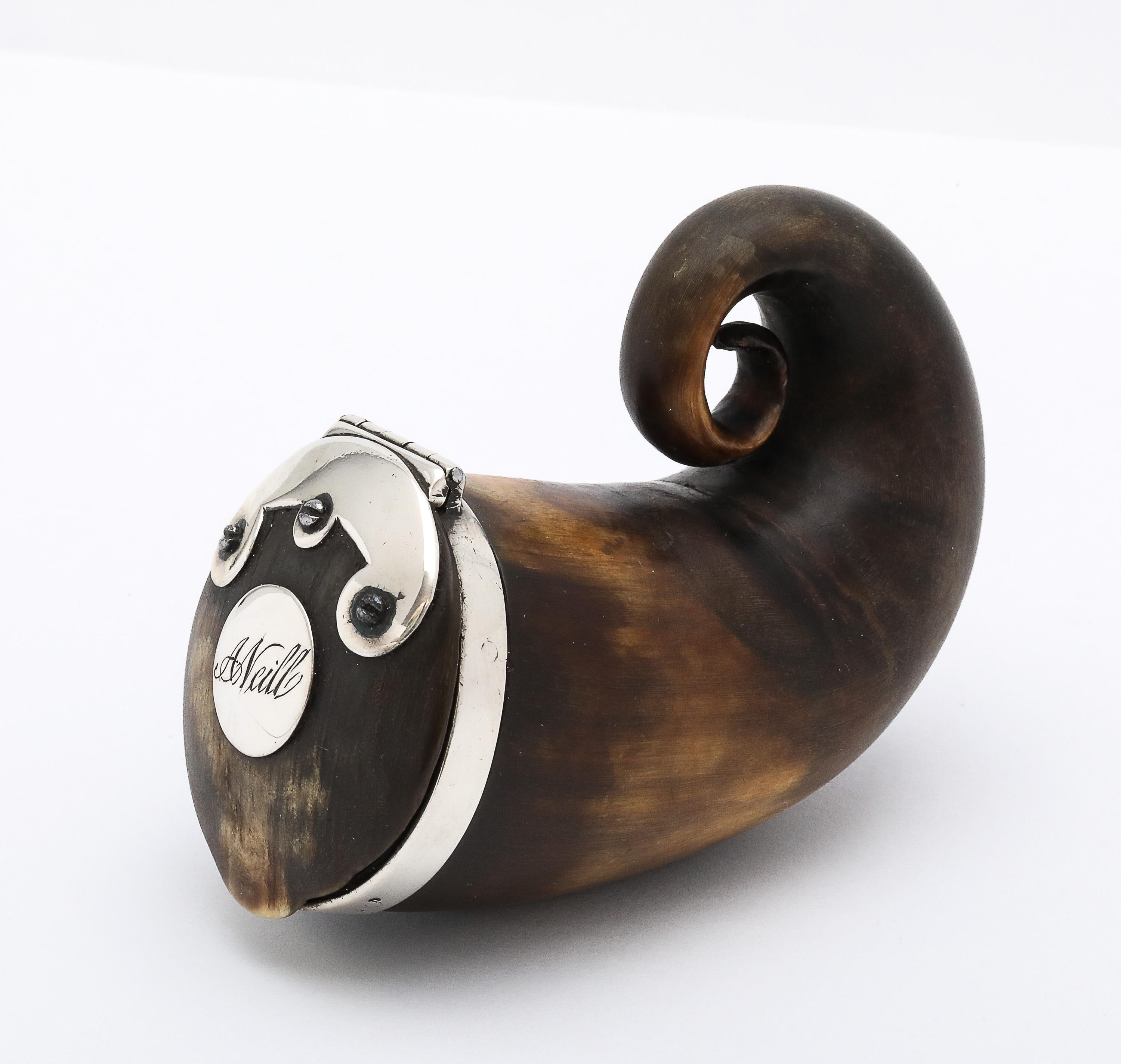 Écossais George III Period Sterling Silver-Mounted Scottish Snuff Mull With Hinged Lid en vente