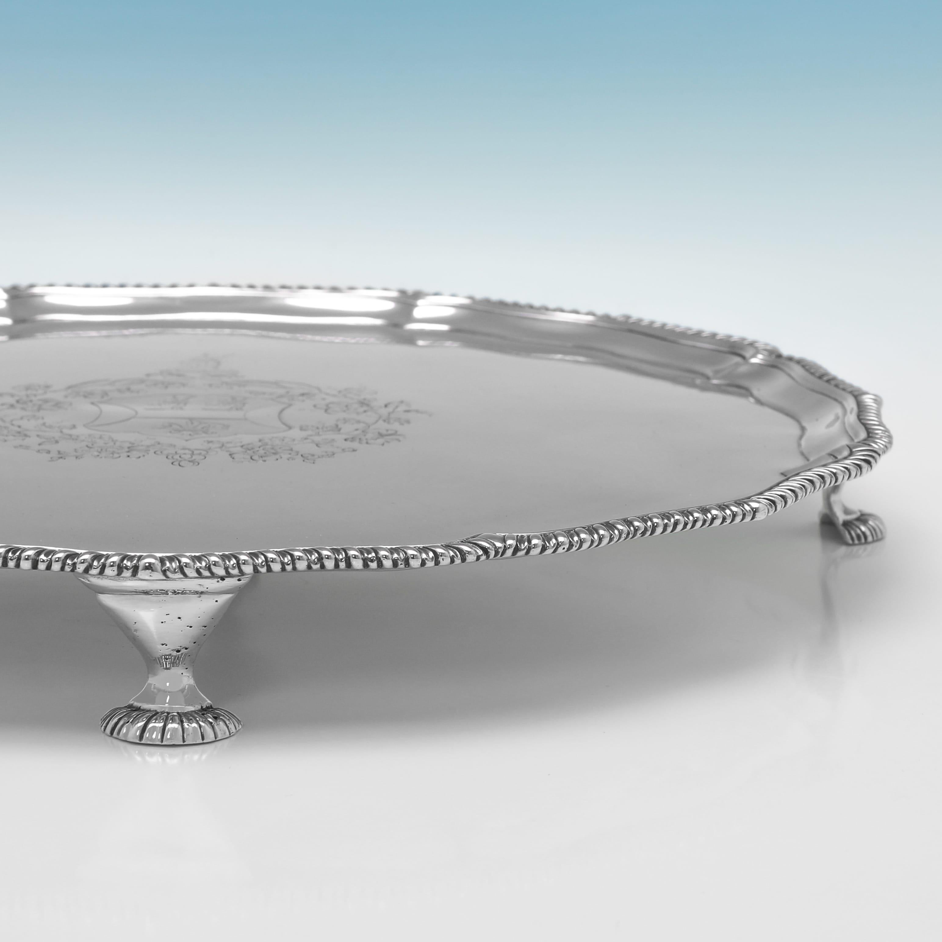 Anglais Plateau en argent sterling de la période George III par Ebeneezer Coker Londres 1771 en vente
