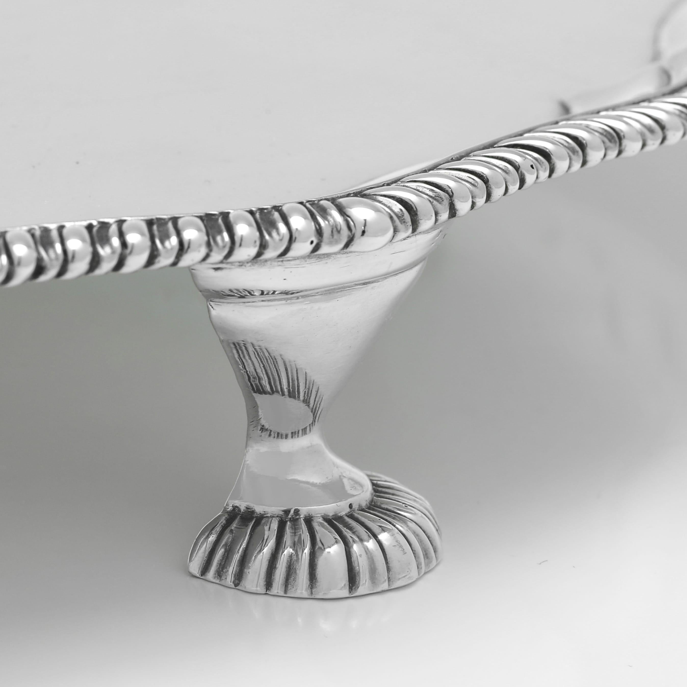 Fin du XVIIIe siècle Plateau en argent sterling de la période George III par Ebeneezer Coker Londres 1771 en vente