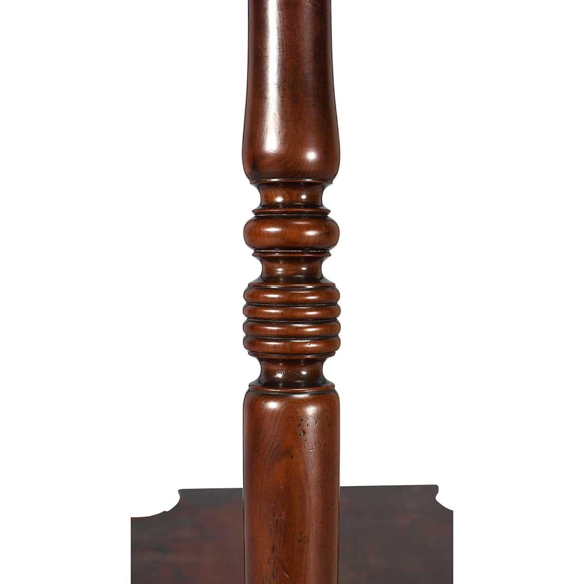 Anglais Table à grillons en bois d'if d'époque George III en vente