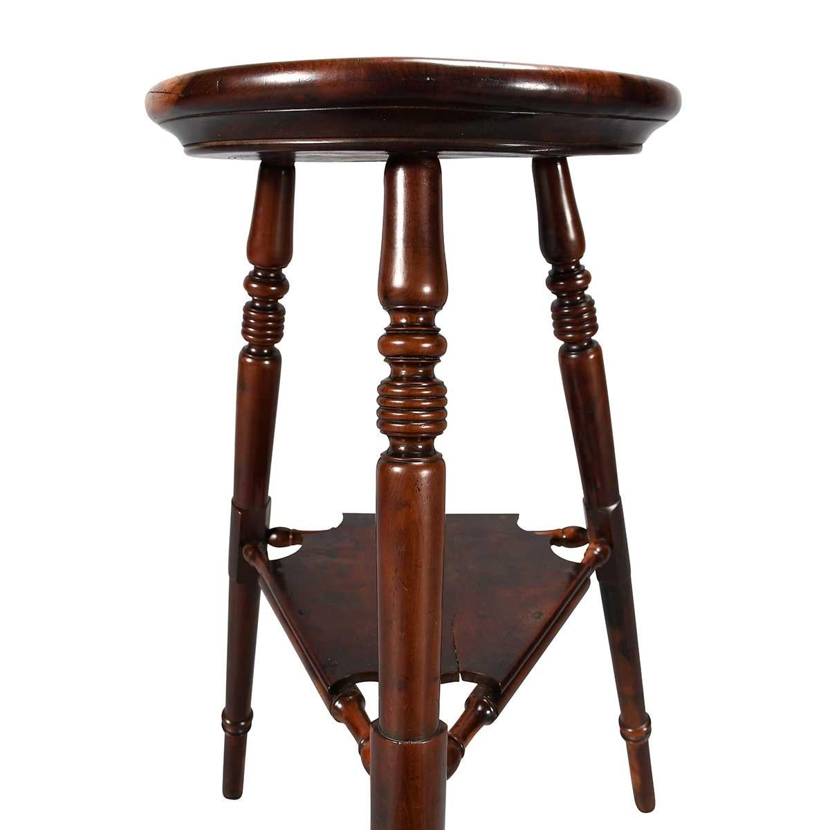 XIXe siècle Table à grillons en bois d'if d'époque George III en vente