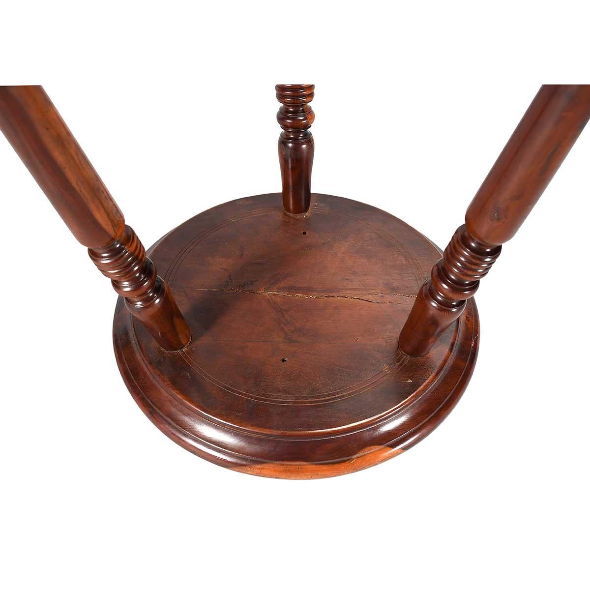 If Table à grillons en bois d'if d'époque George III en vente