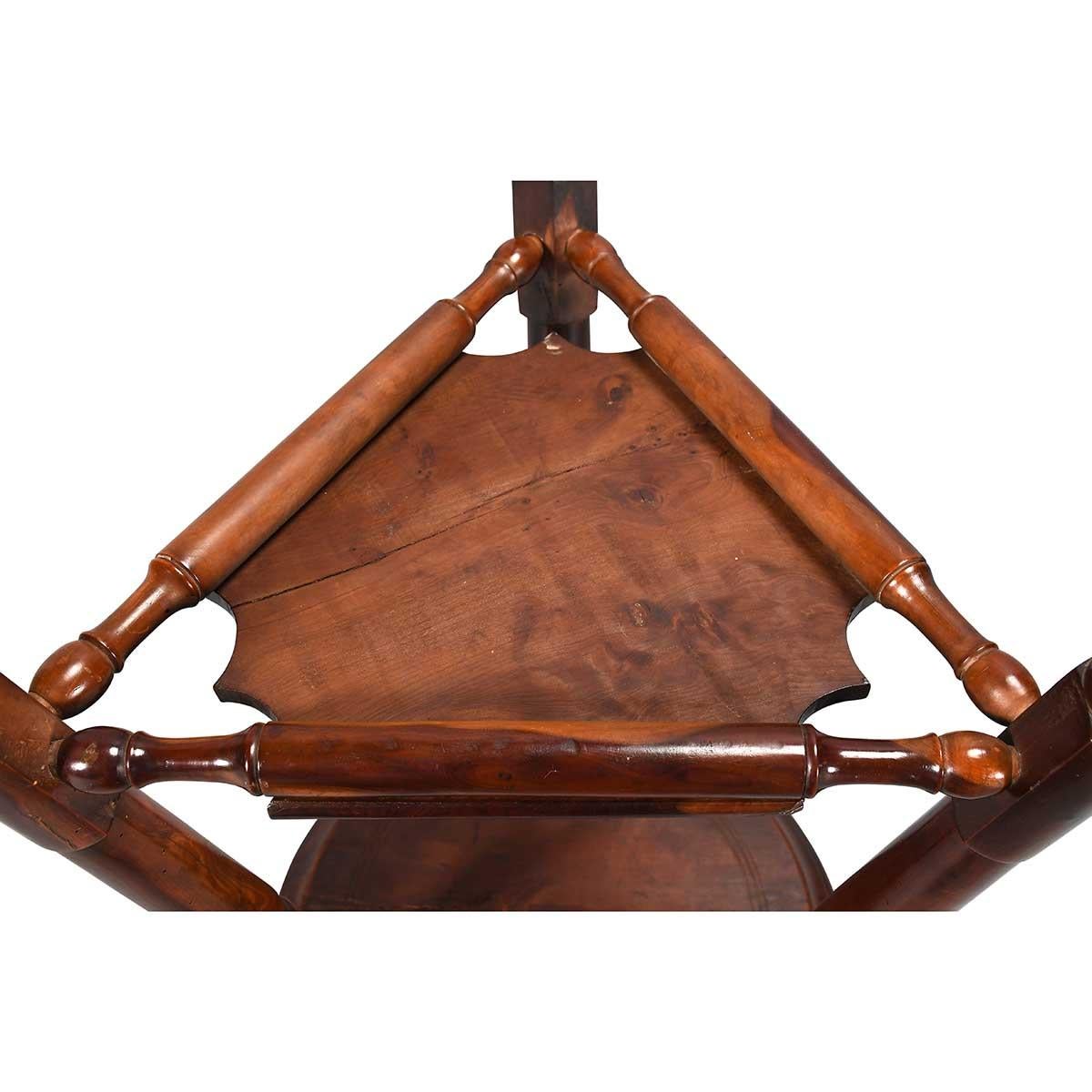 Table à grillons en bois d'if d'époque George III en vente 1